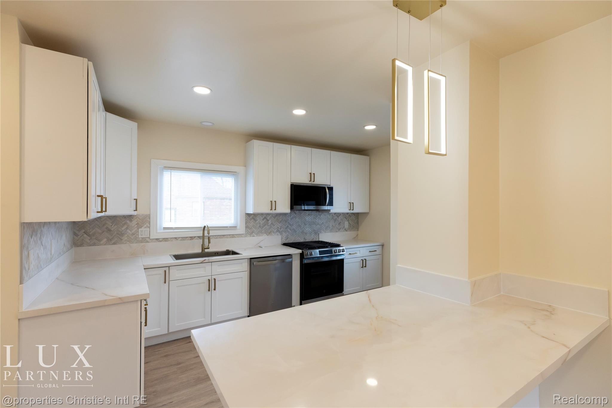 18516 Prairie Street Property Photo 5