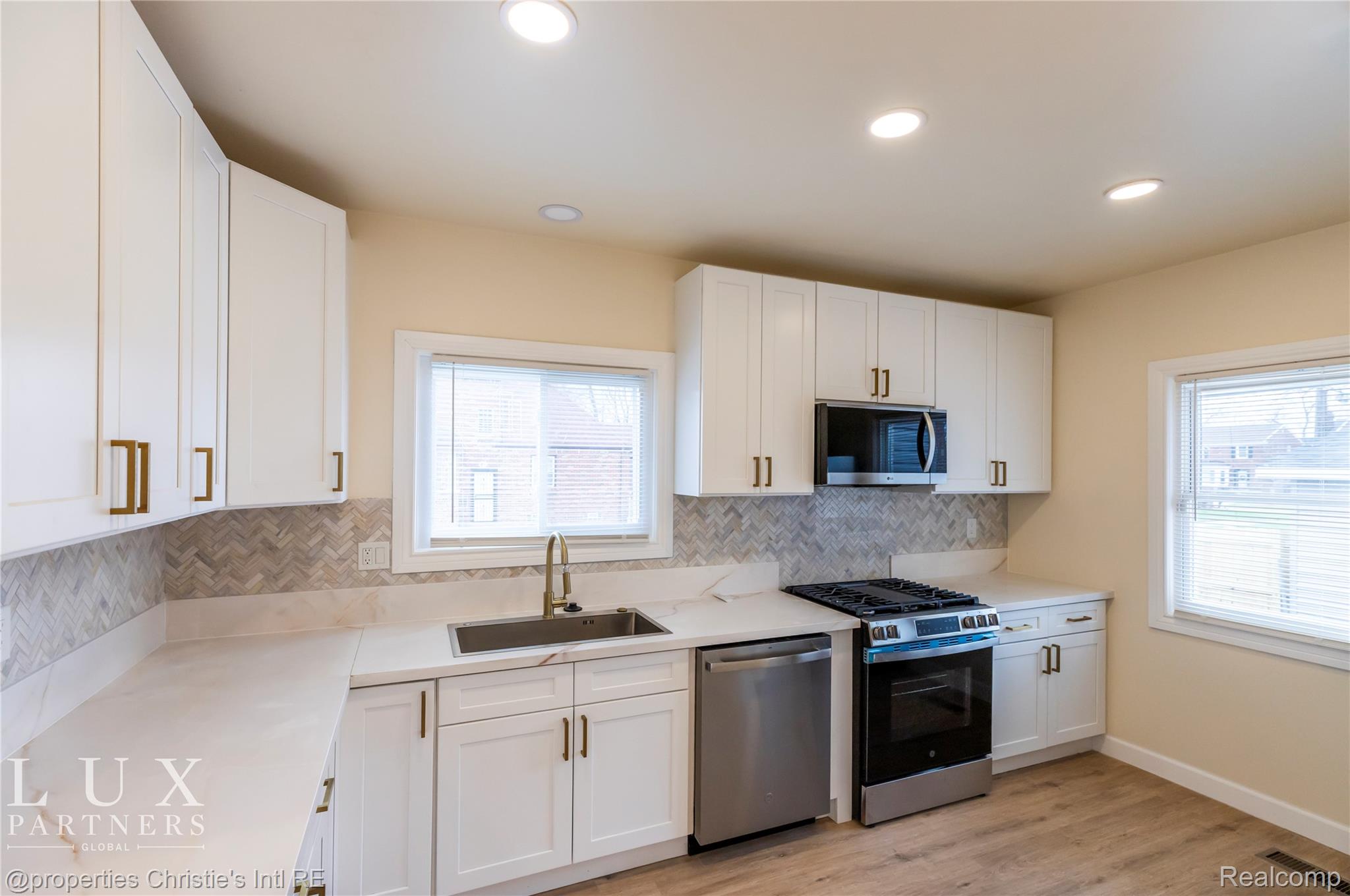 18516 Prairie Street Property Photo 7