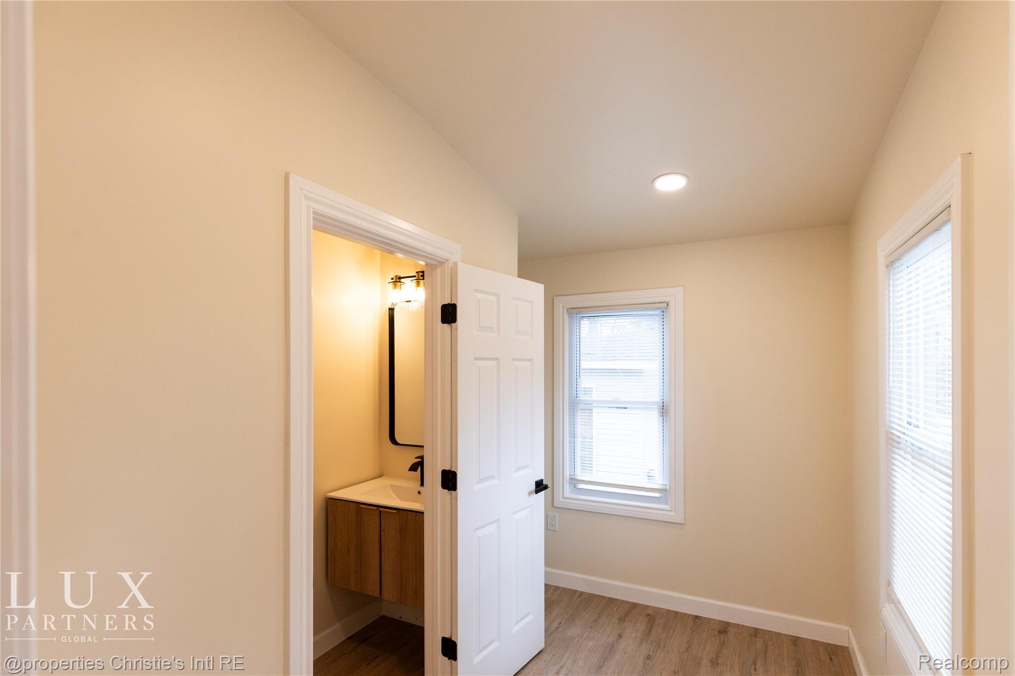 18516 Prairie Street Property Photo 9