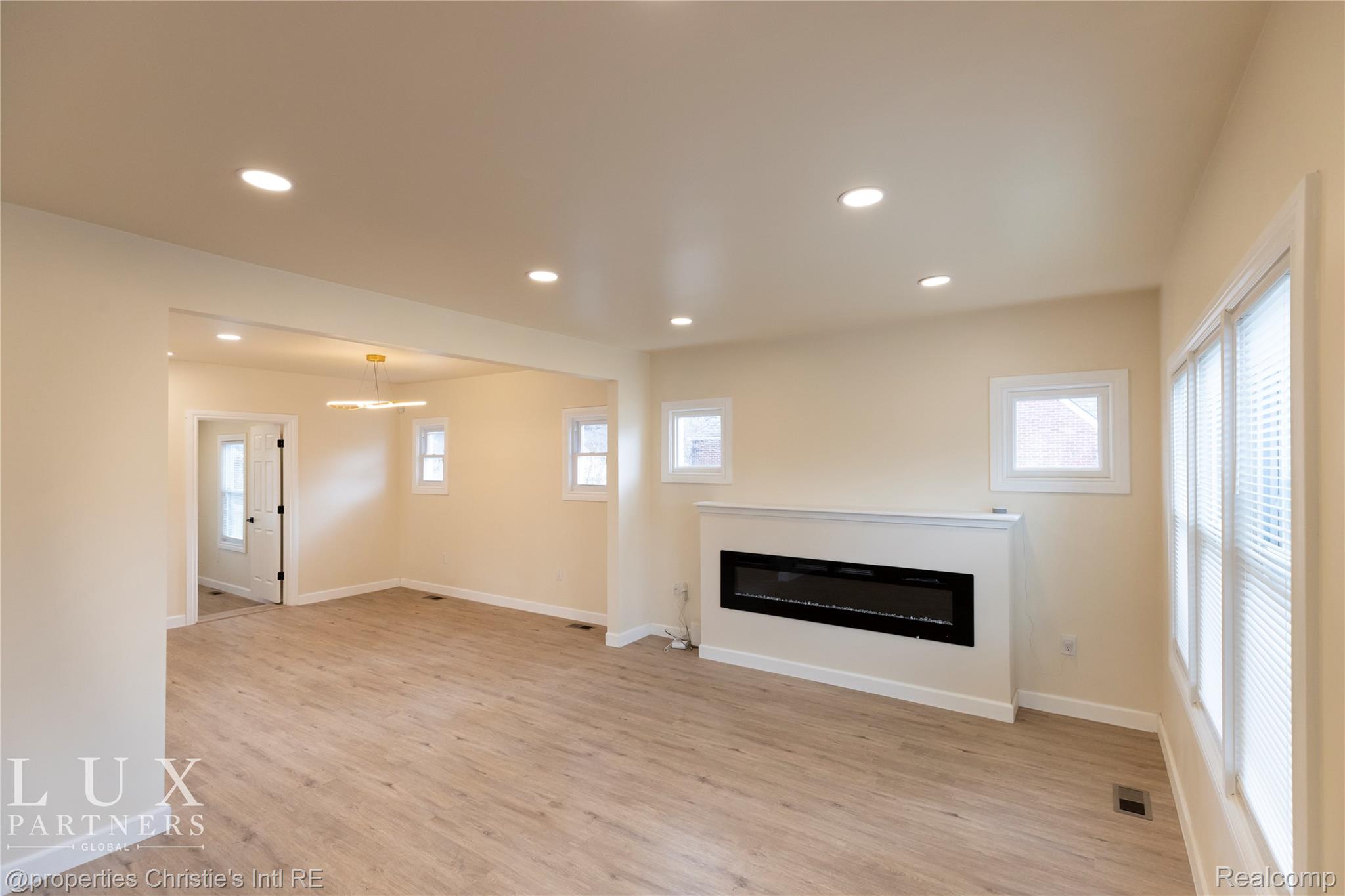 18516 Prairie Street Property Photo 10