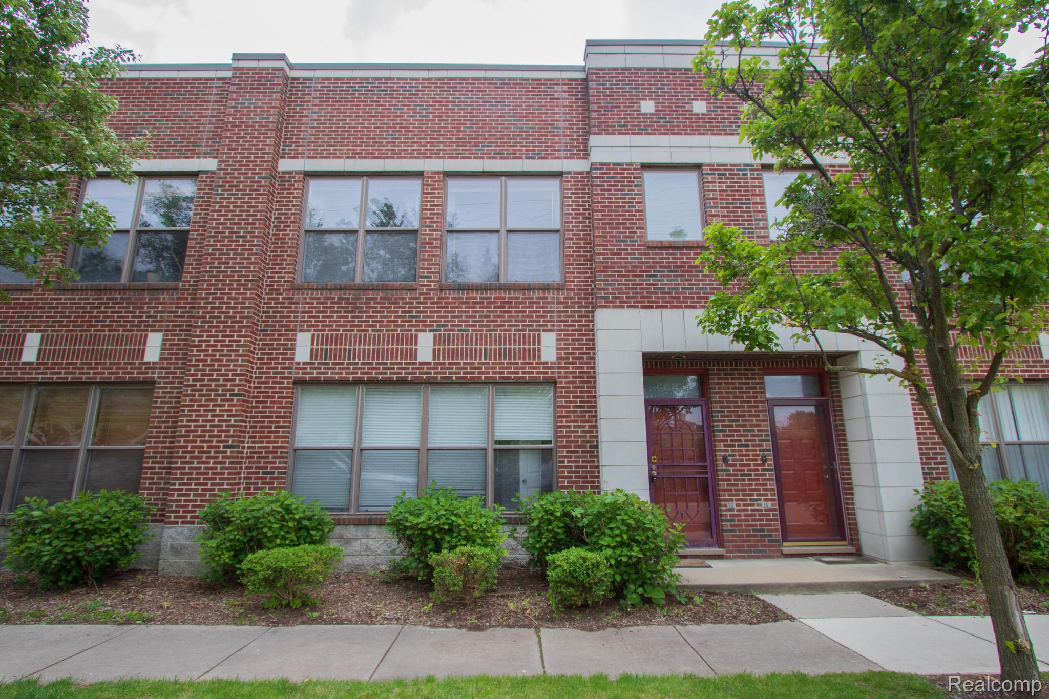 68 W Bethune Street Property Photo 1
