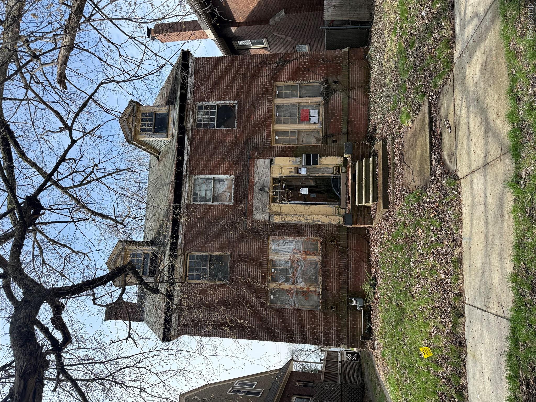 931 Ashland Street Property Photo 3