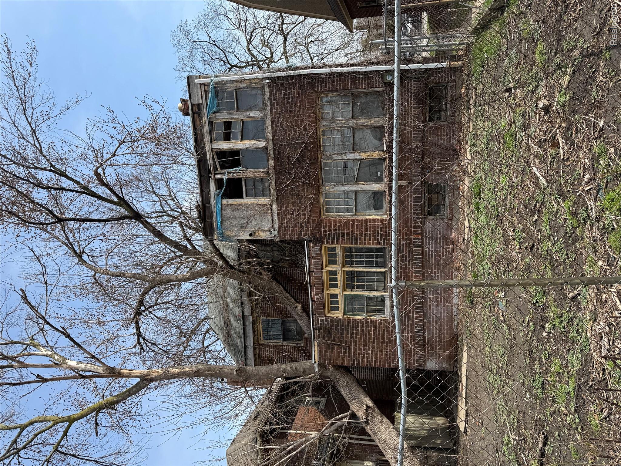 931 Ashland Street Property Photo 5