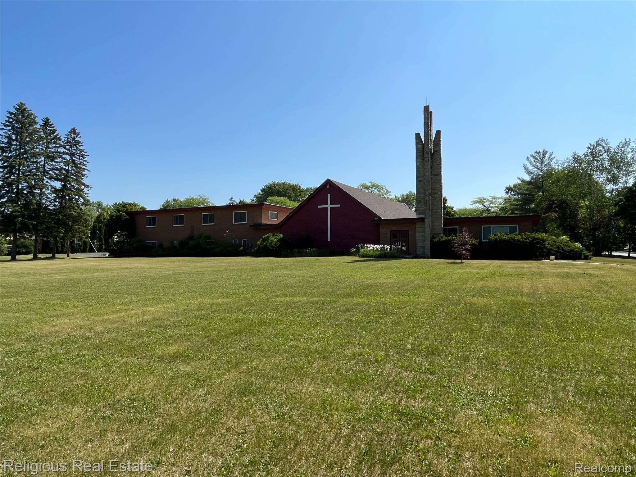 1717 E Sugnet Road Property Photo 1