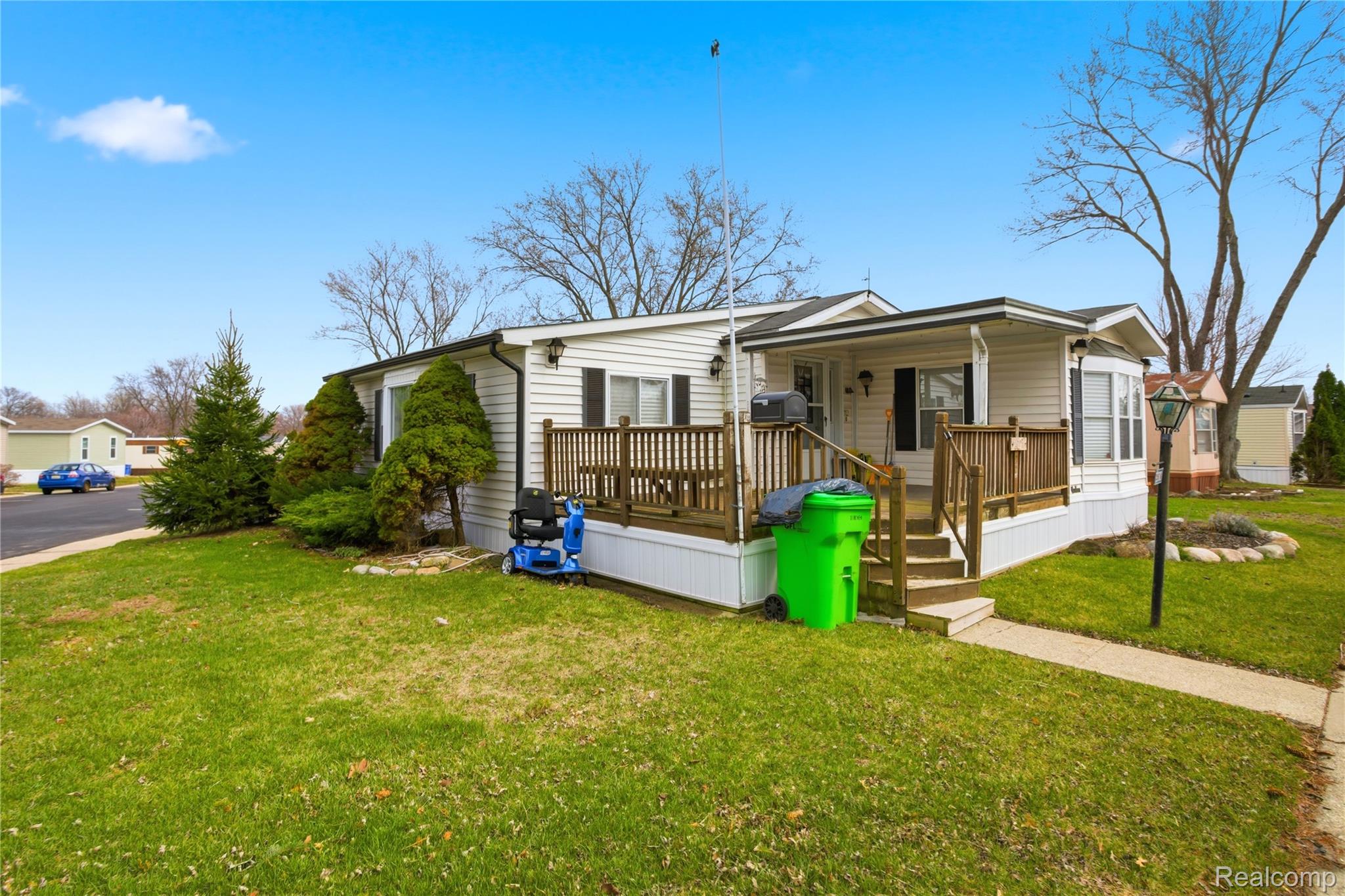 25716 Jackson St Property Photo 2
