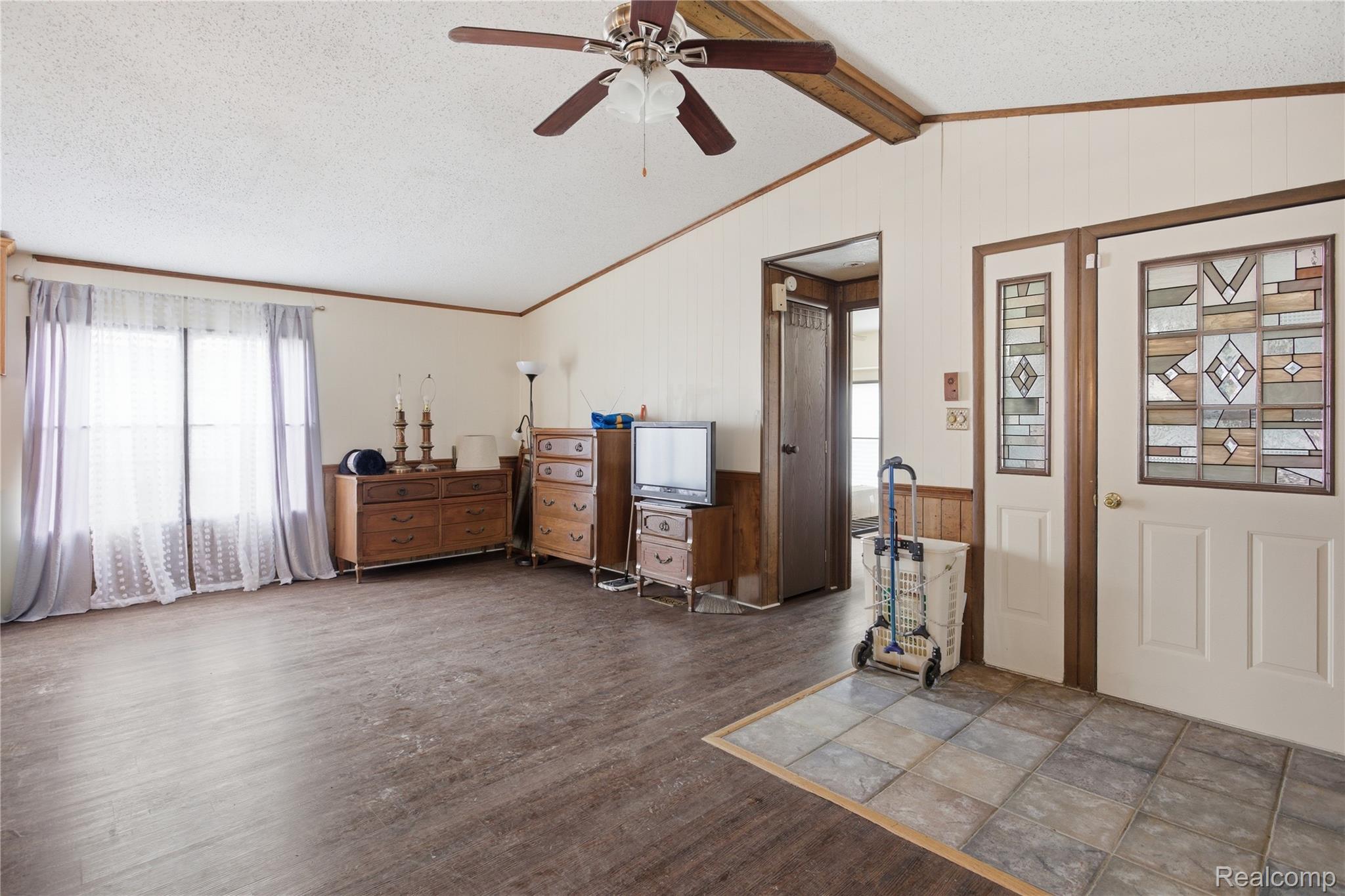 25716 Jackson St Property Photo 4