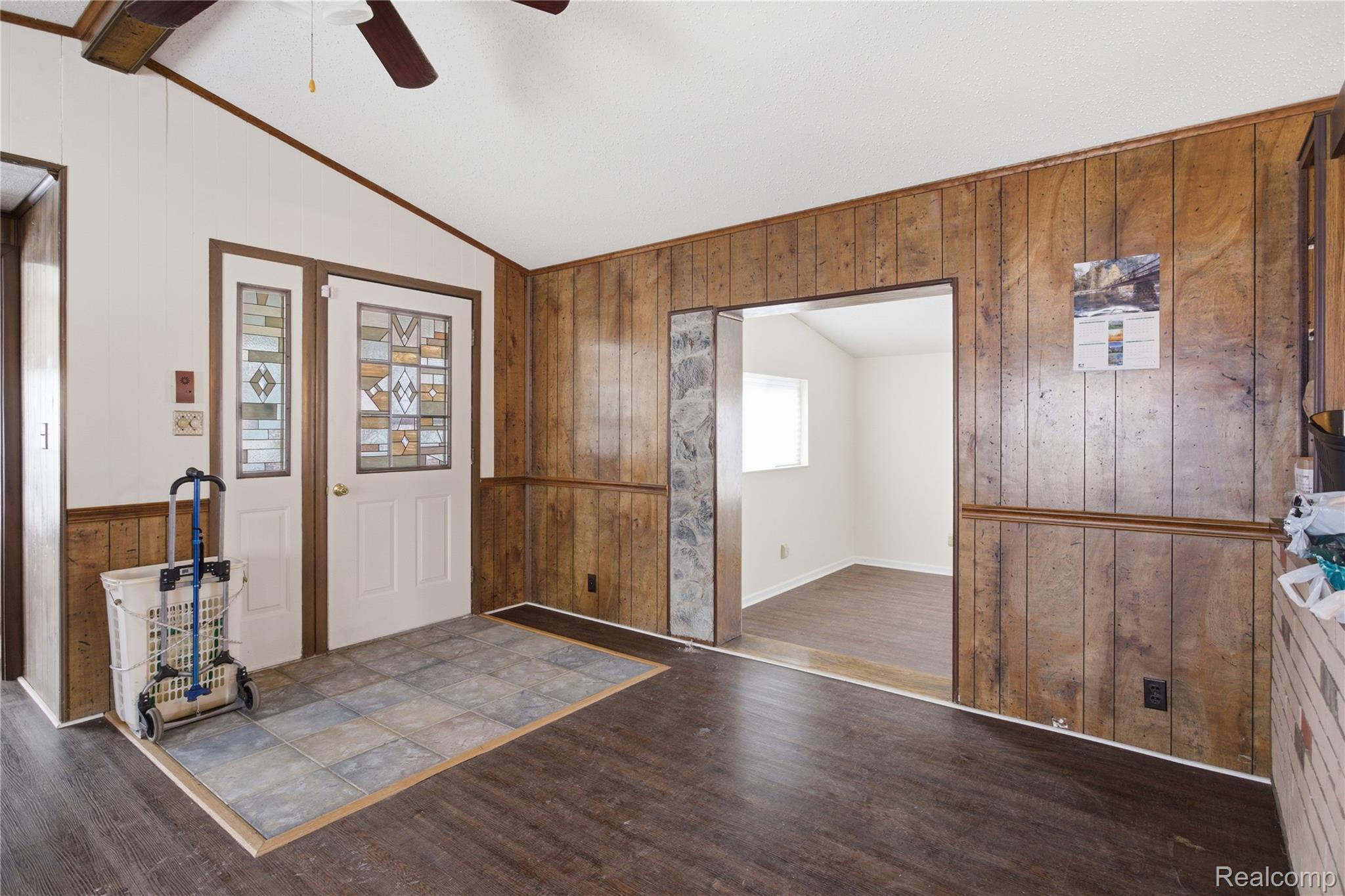 25716 Jackson St Property Photo 5