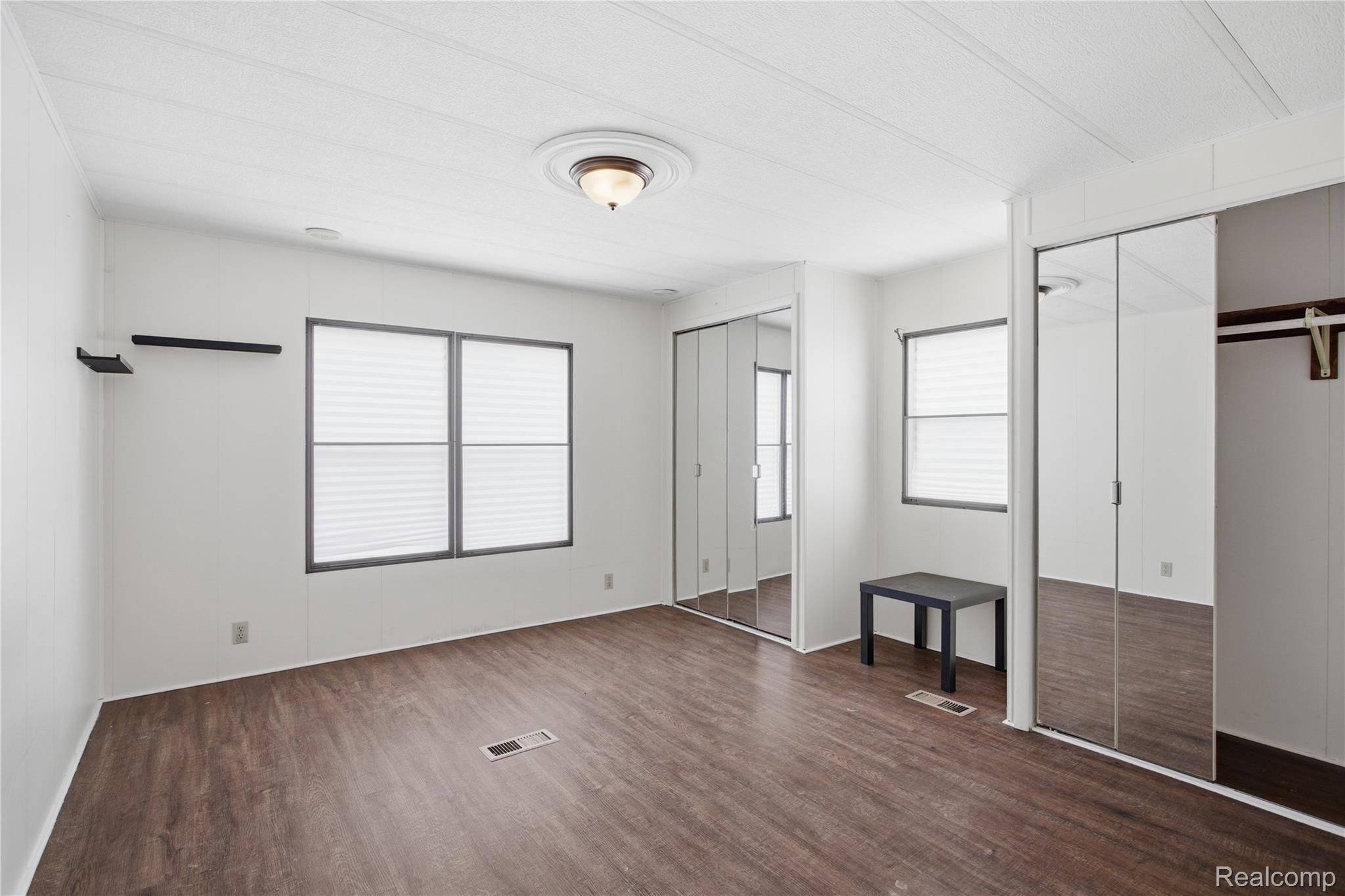 25716 Jackson St Property Photo 18