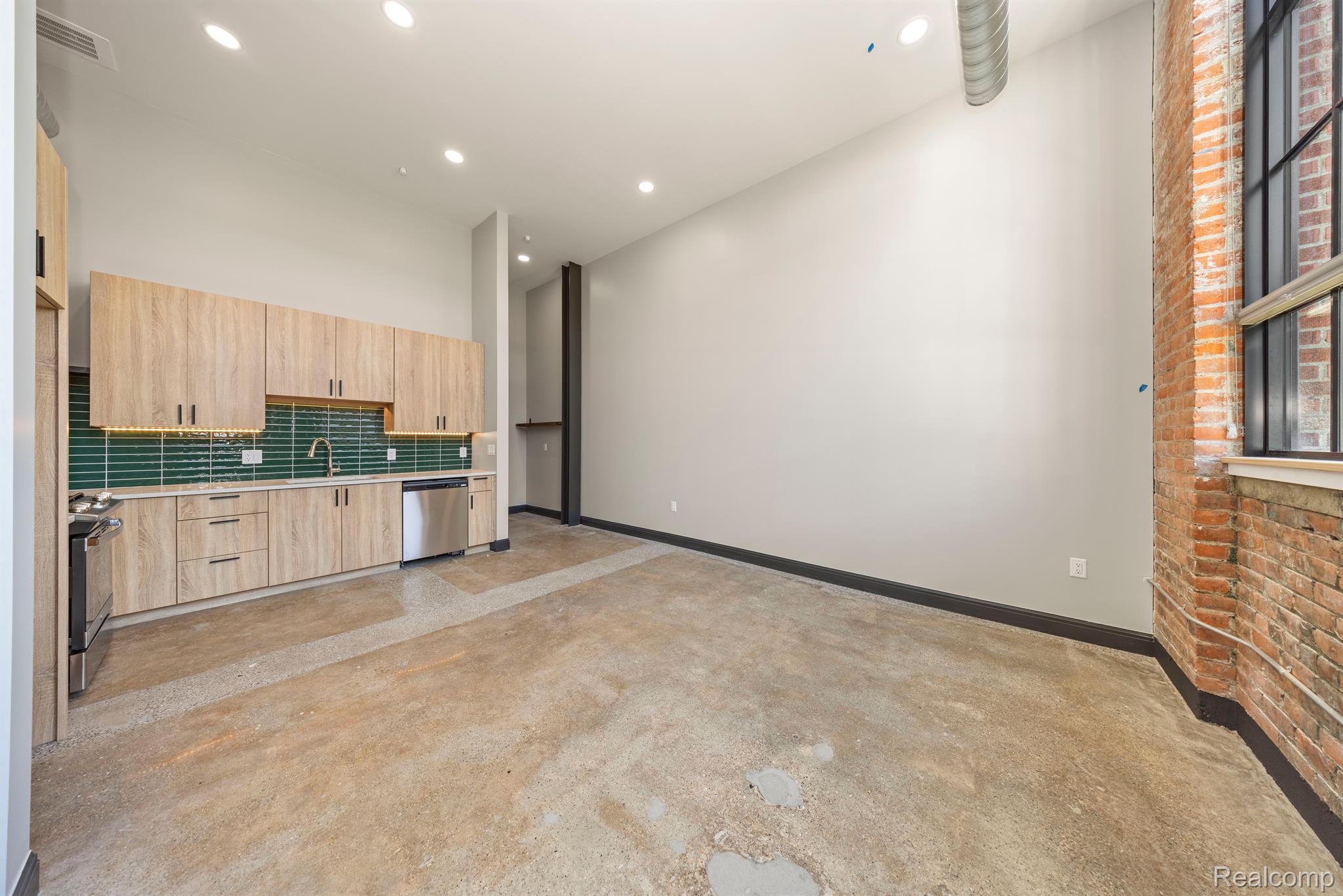 603 E Milwaukee Street 103 Property Photo 4