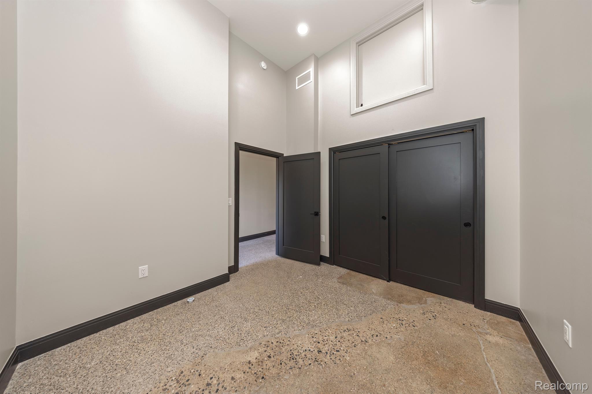 603 E Milwaukee Street 103 Property Photo 8
