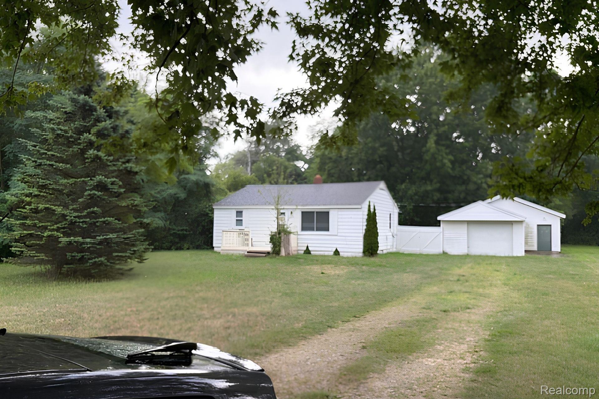 7189 Lakeshore Road Property Photo 3