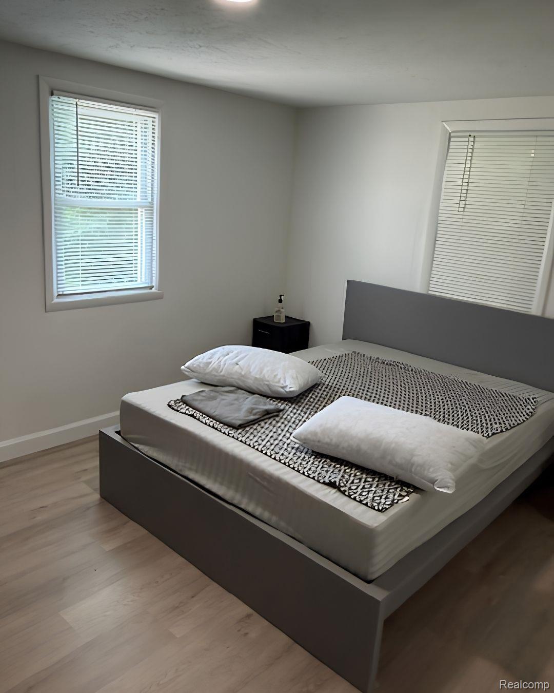 7189 Lakeshore Road Property Photo 11