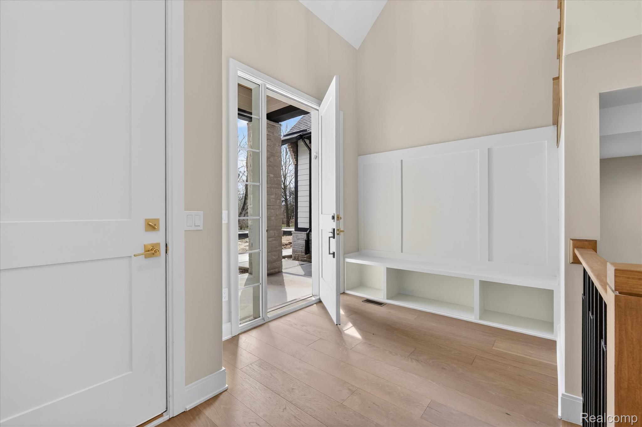 546 Maplehill Road Property Photo 4