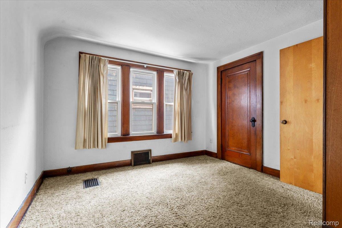 133 Oak Street Property Photo 21