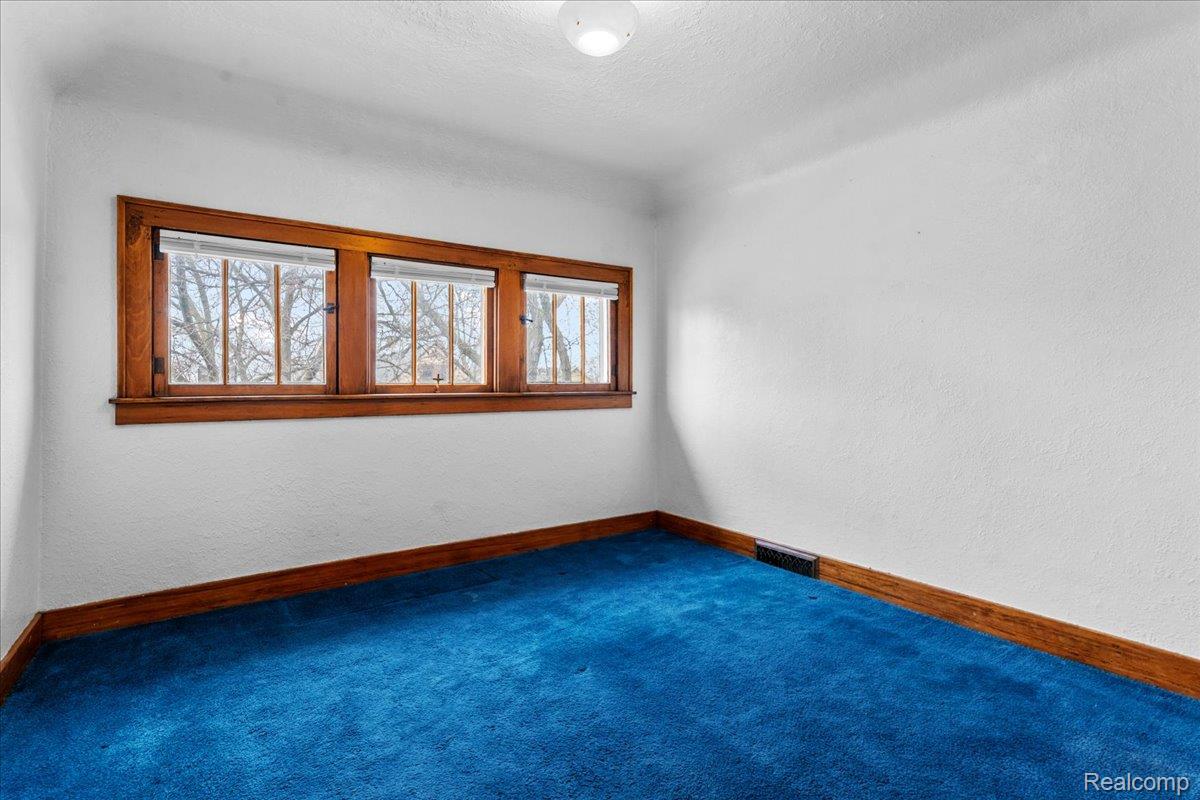 133 Oak Street Property Photo 22