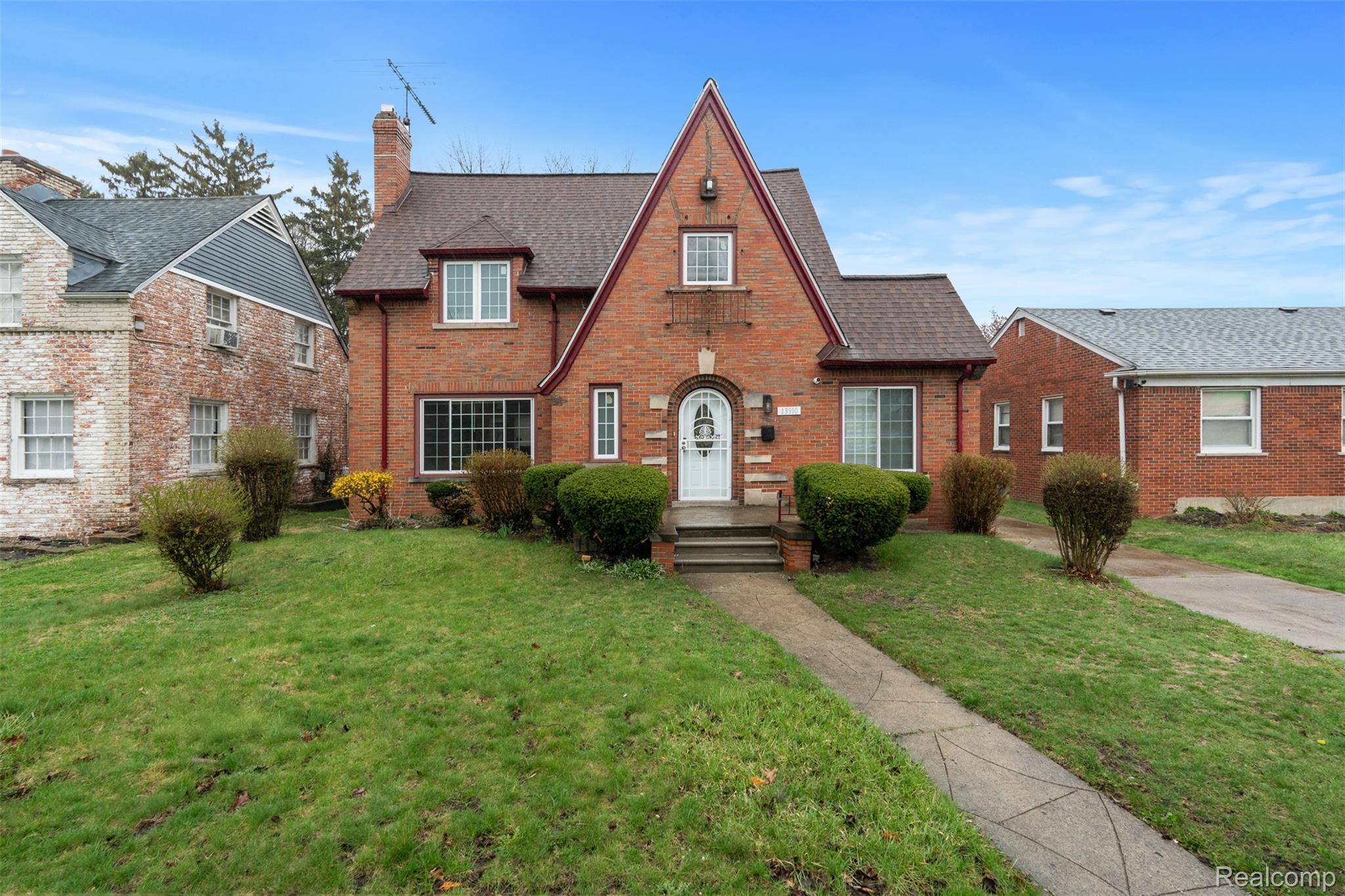 13910 Grandmont Avenue Property Photo 1