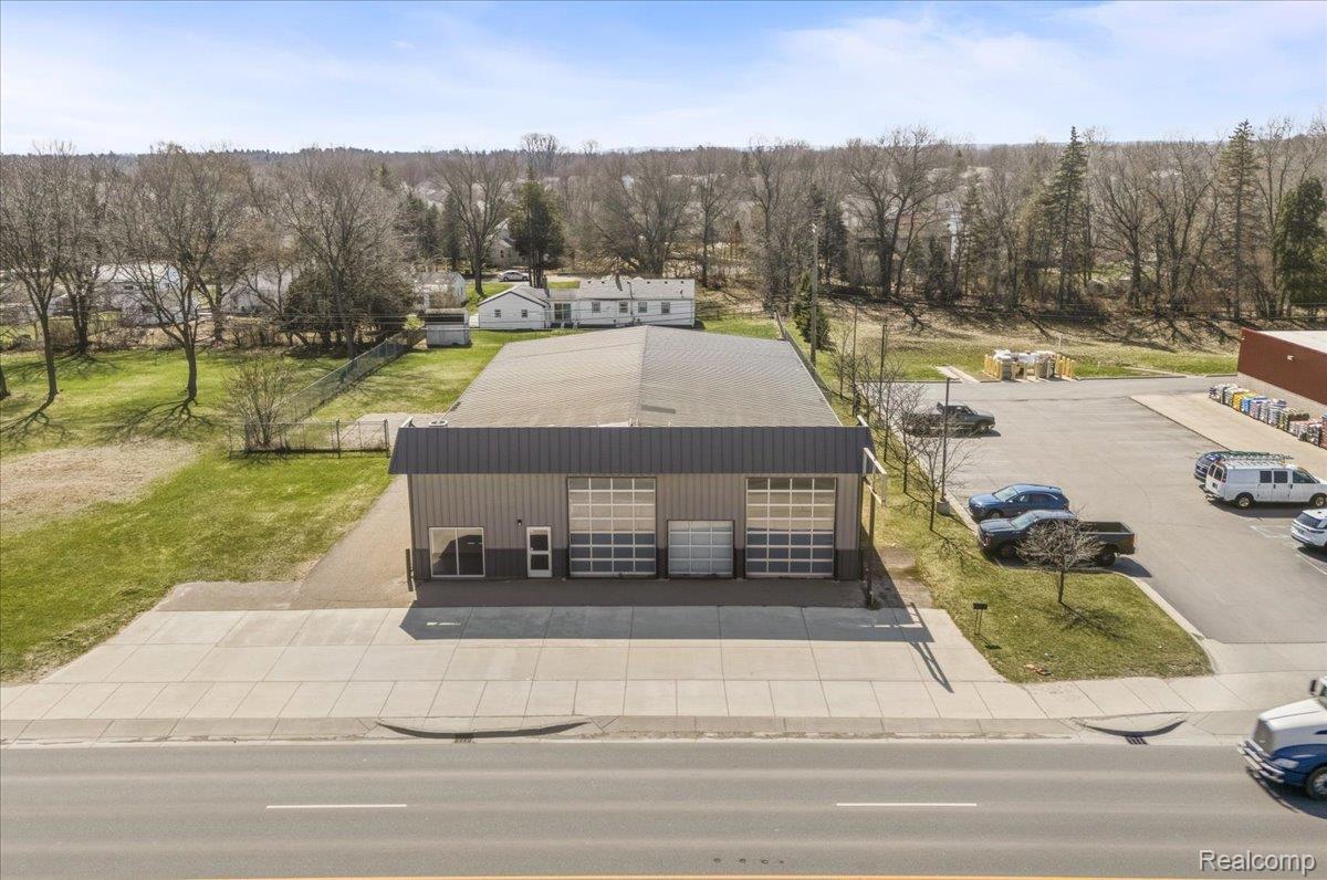 588 S Lapeer Road Property Photo 3
