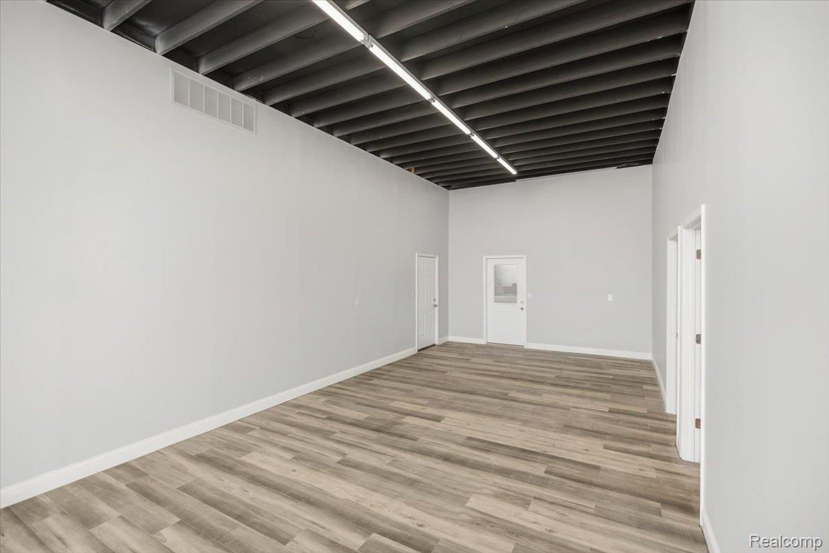 588 S Lapeer Road Property Photo 16