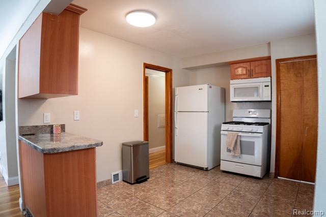 22439 Park Street Property Photo 6