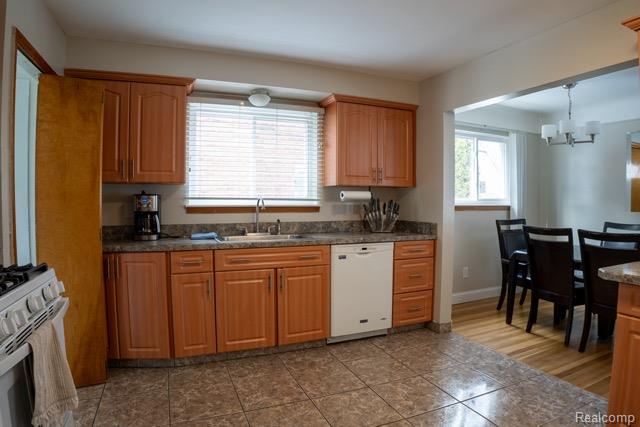 22439 Park Street Property Photo 7