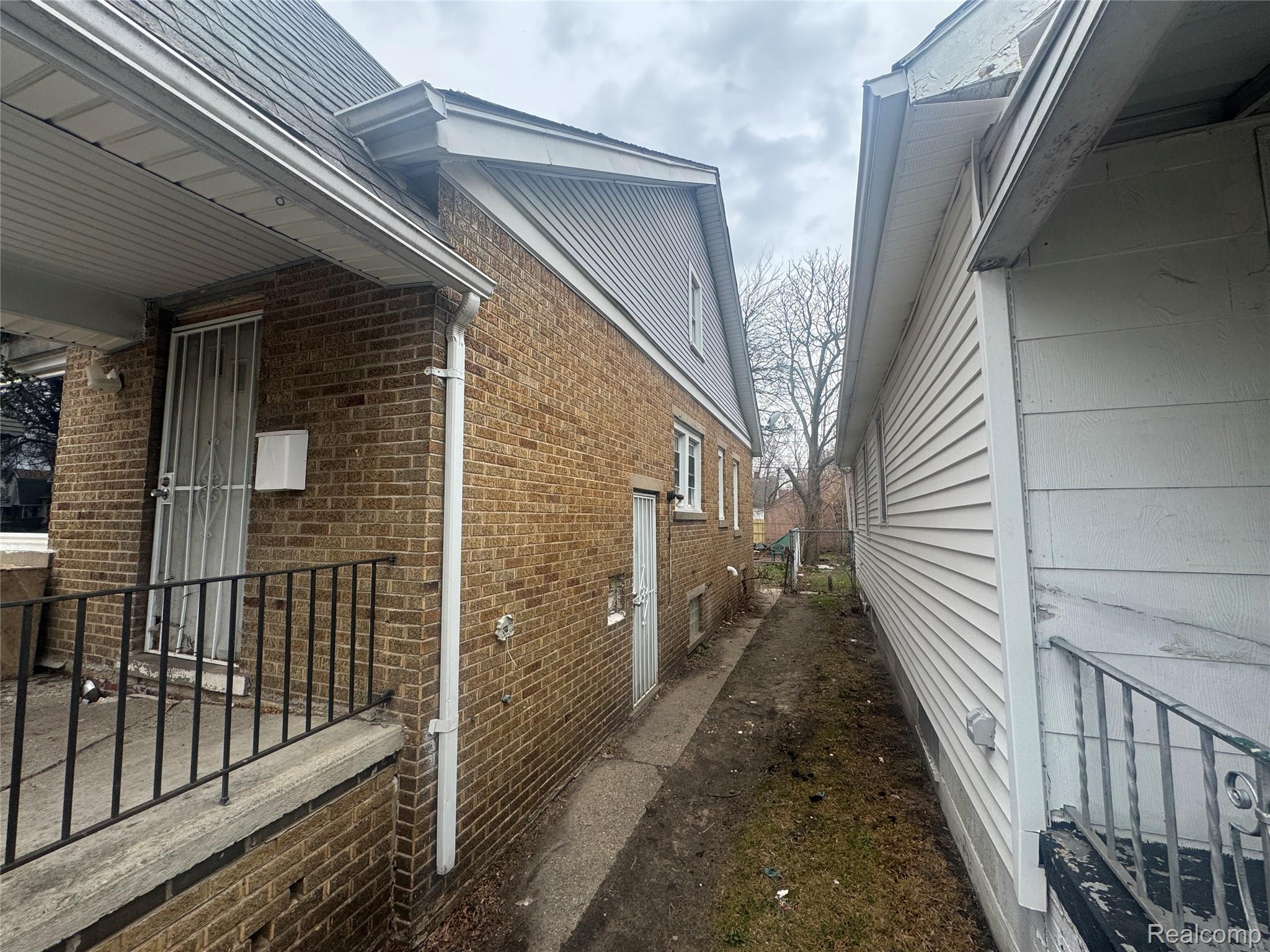 15416 Snowden Street Property Photo 4