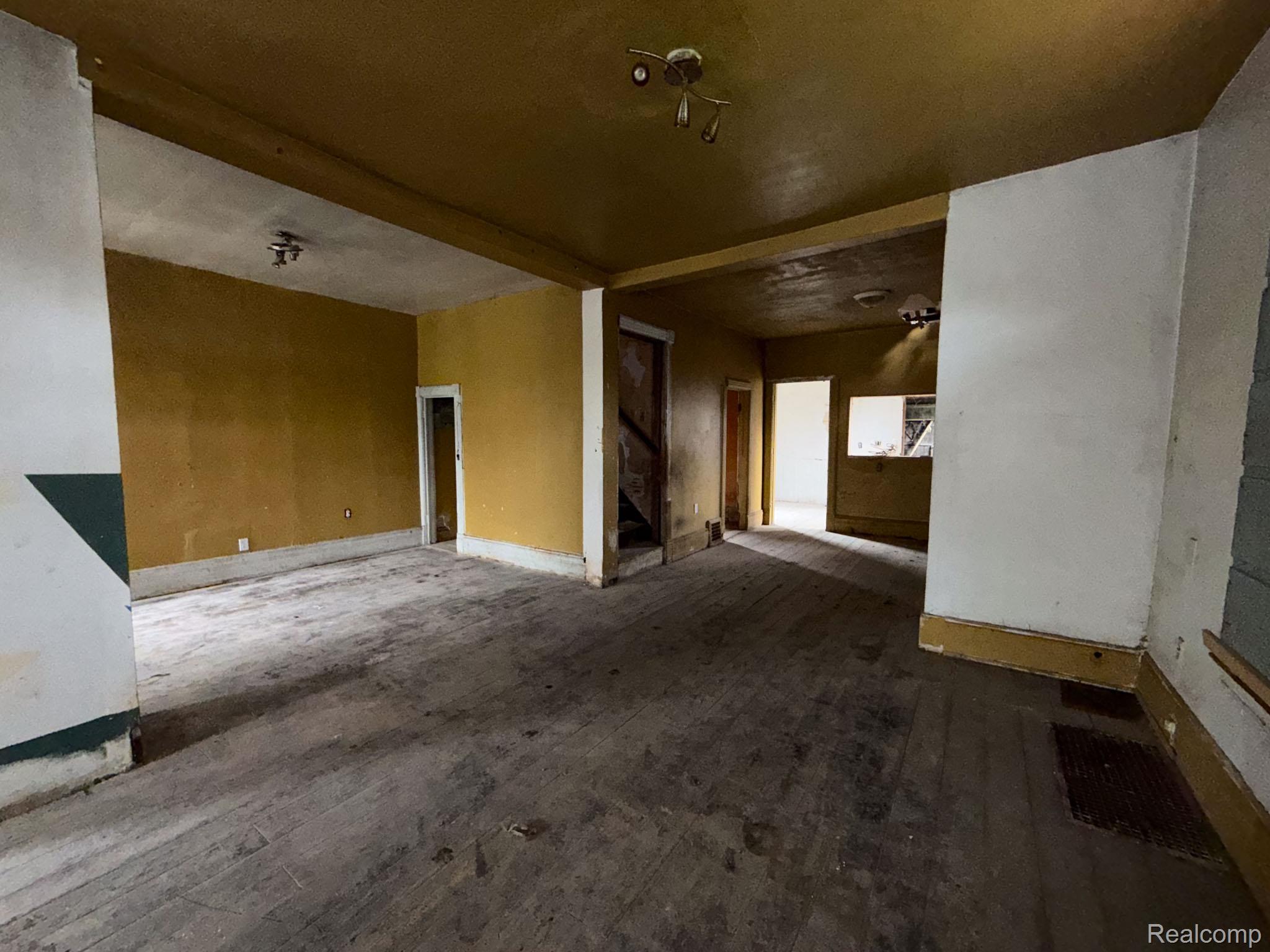 2546 W Forest Avenue Property Photo 3