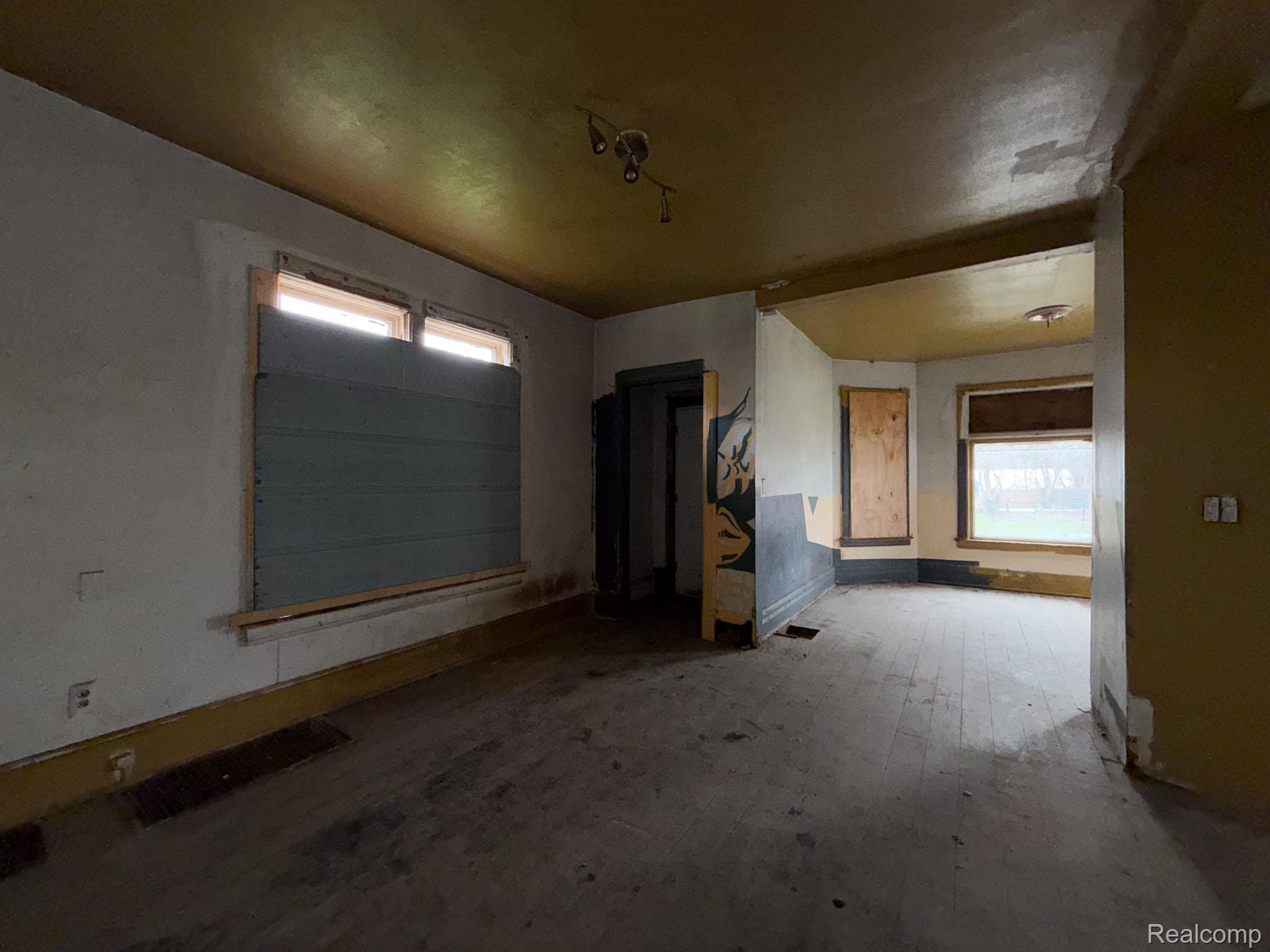 2546 W Forest Avenue Property Photo 4
