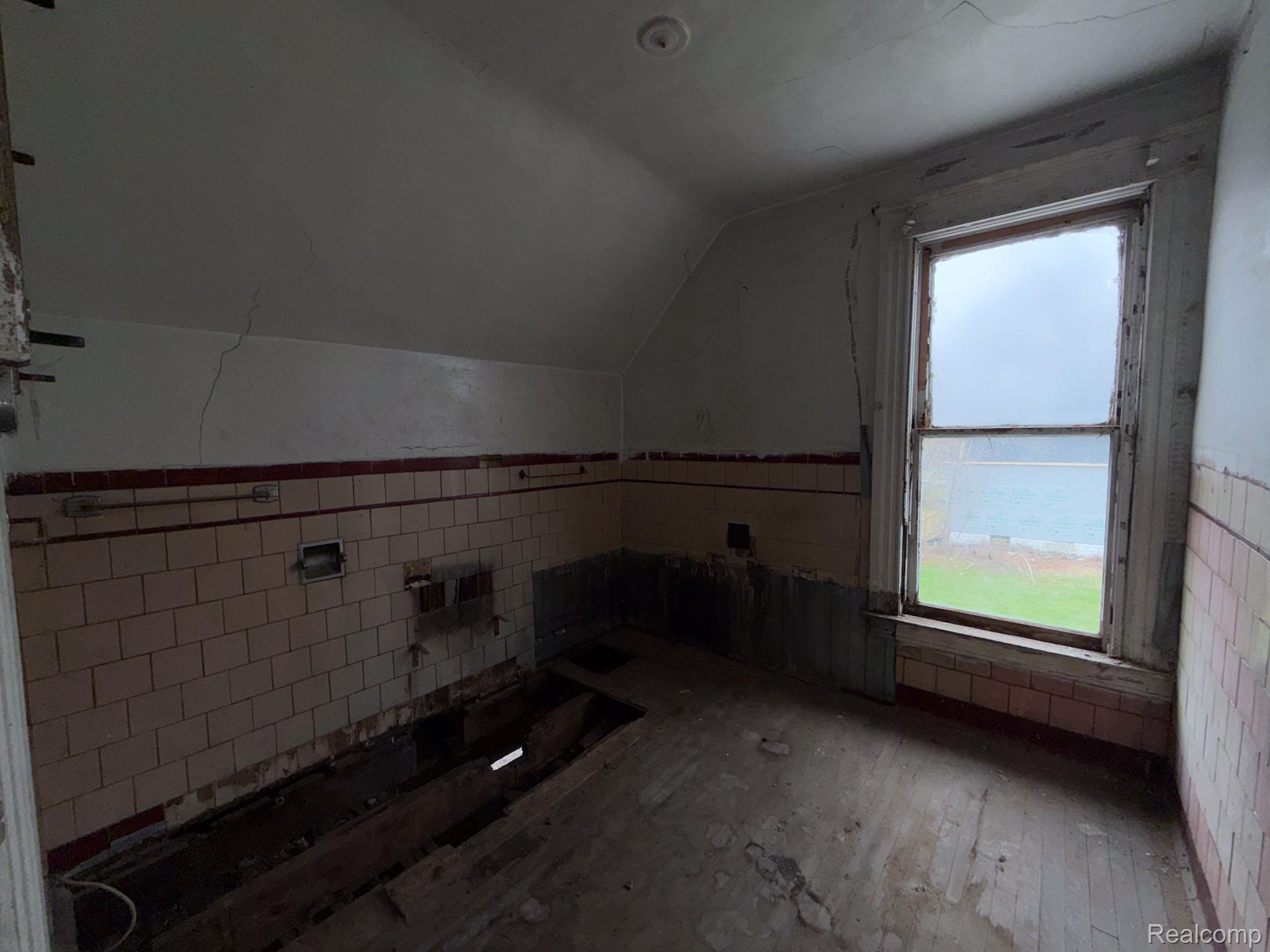 2546 W Forest Avenue Property Photo 16