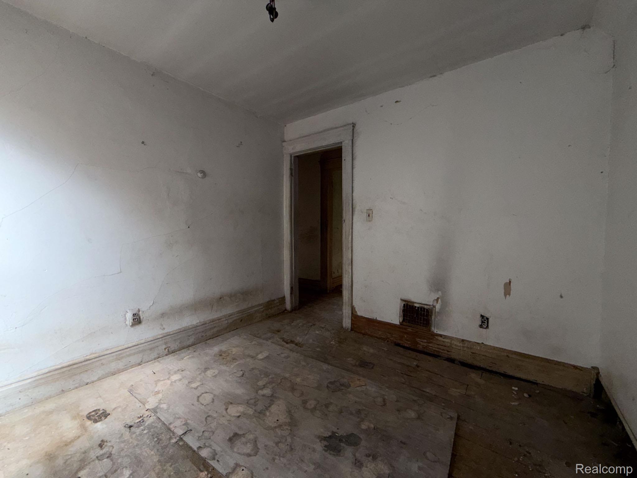 2546 W Forest Avenue Property Photo 23