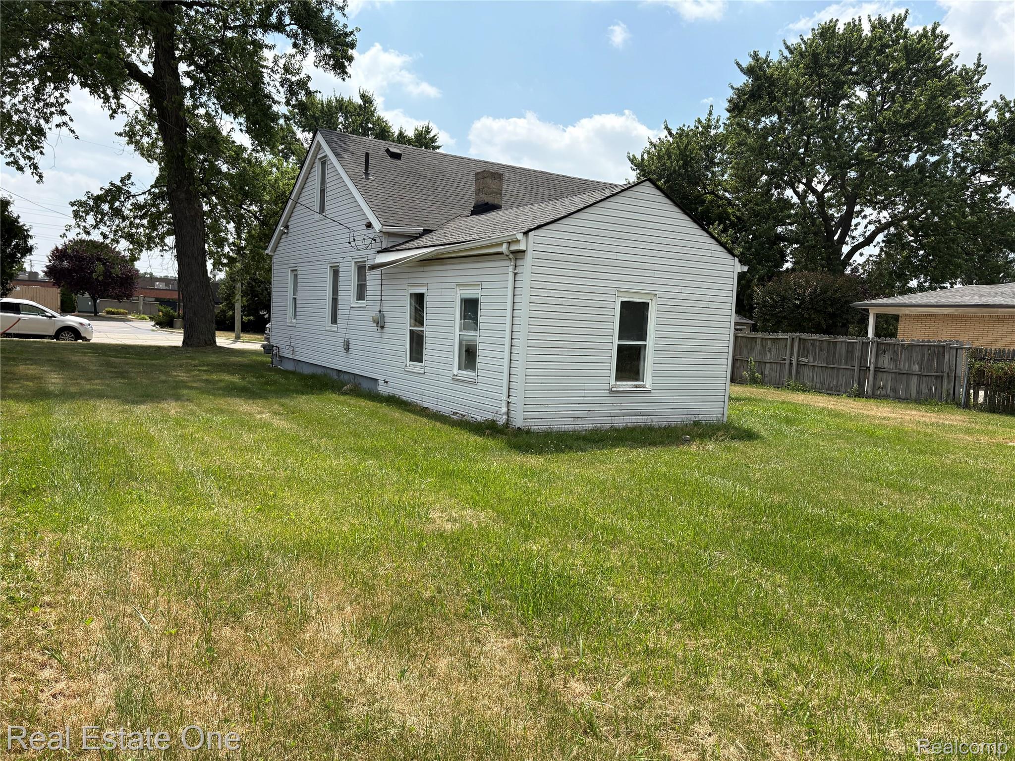 5873 Elmgrove Avenue Property Photo 1