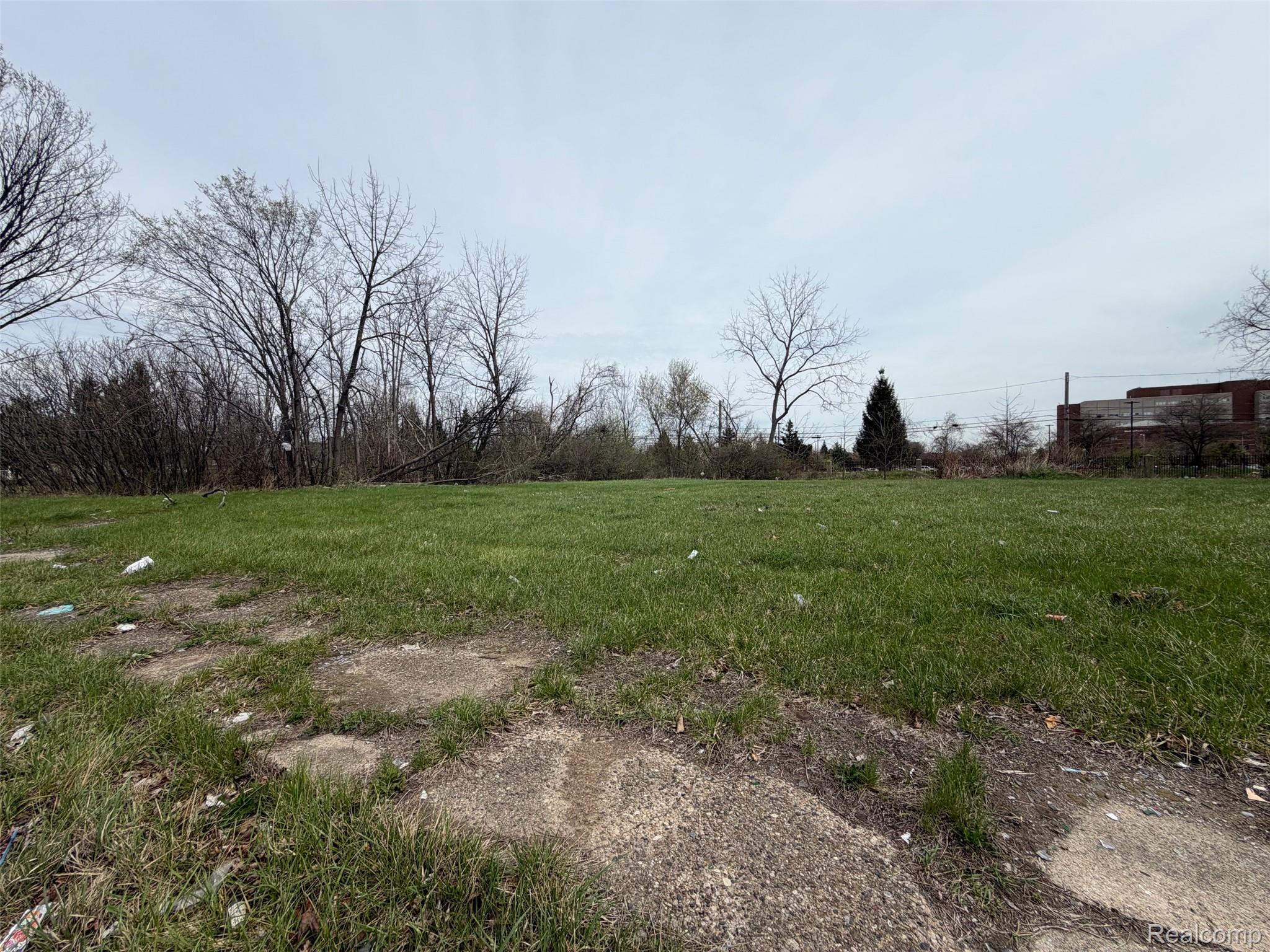 688 Field Street Property Photo 3