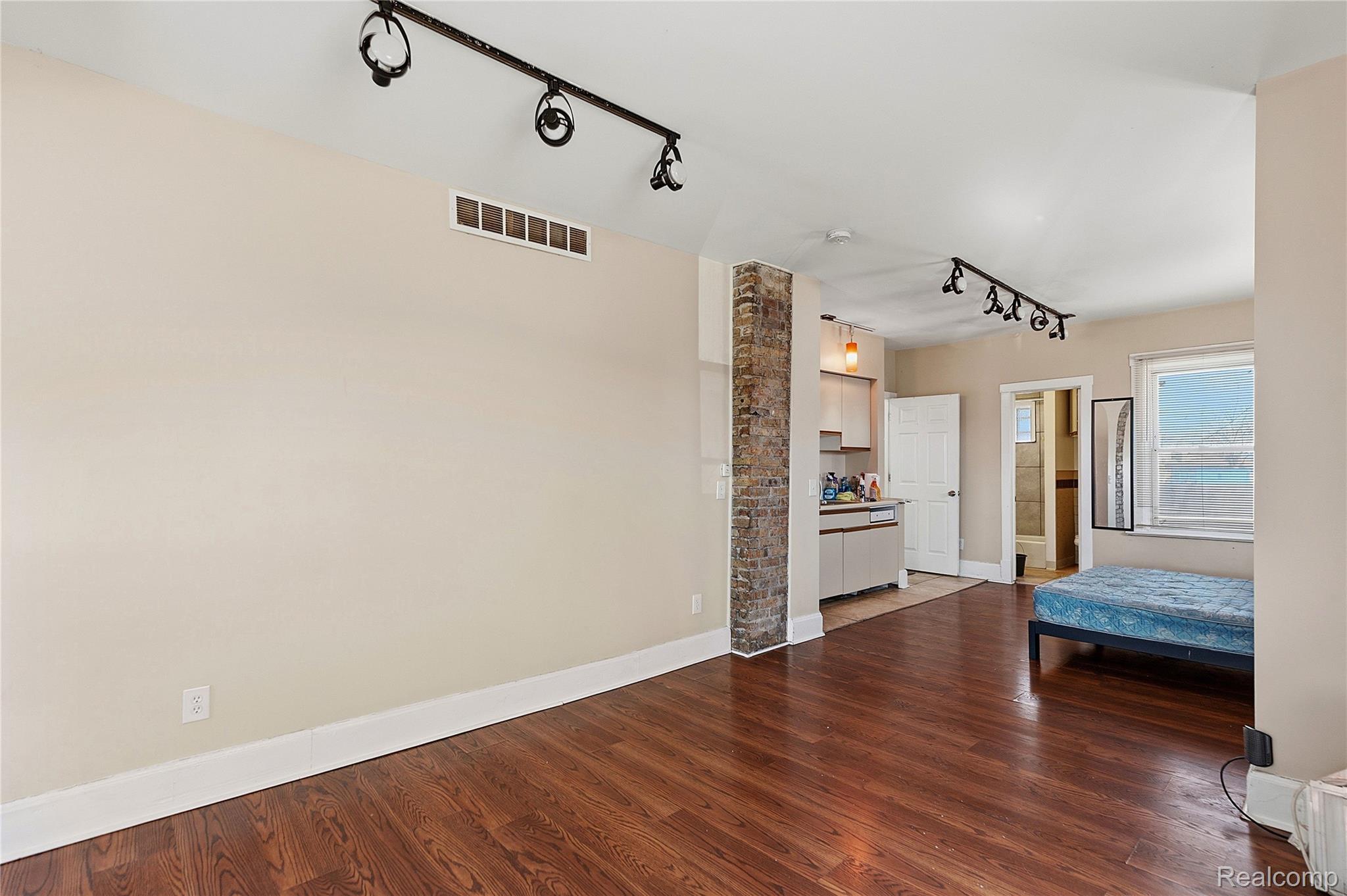 11429 E 8 Mile Road Property Photo 4