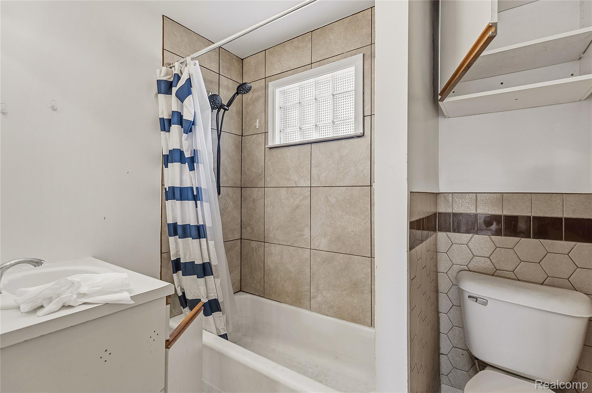 11429 E 8 Mile Road Property Photo 6