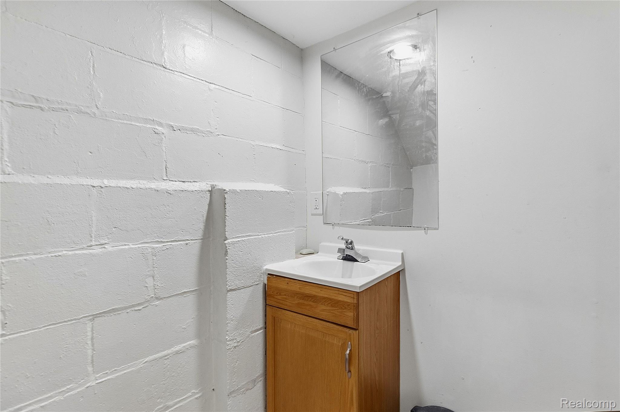 11429 E 8 Mile Road Property Photo 16