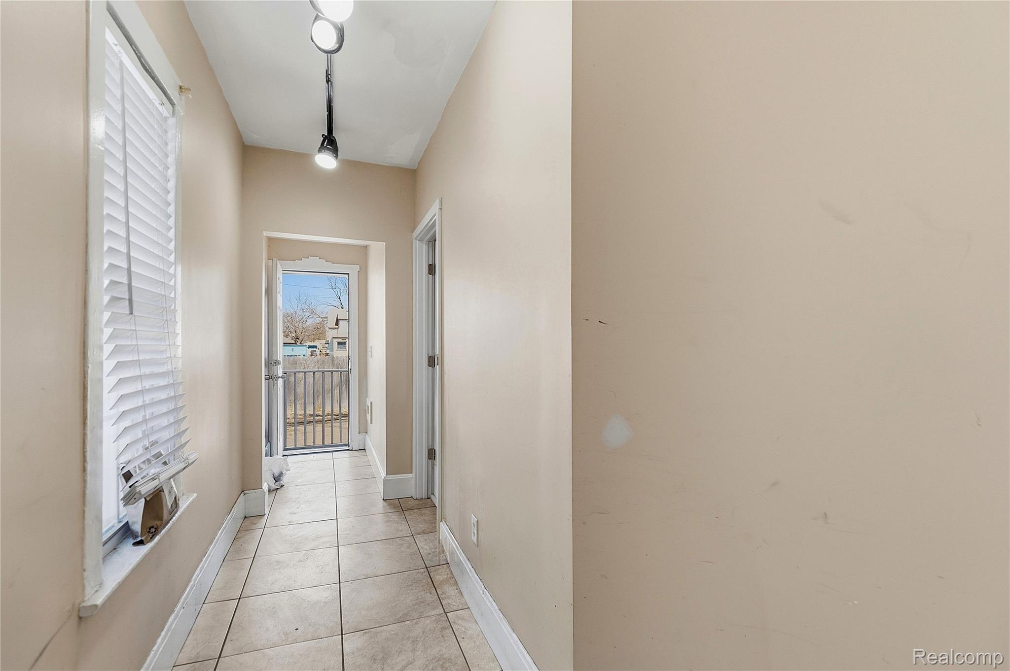 11429 E 8 Mile Road Property Photo 18