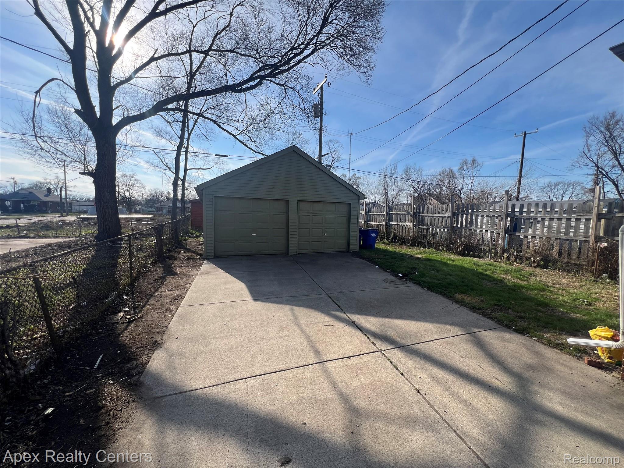20411 Washburn Street Property Photo 4