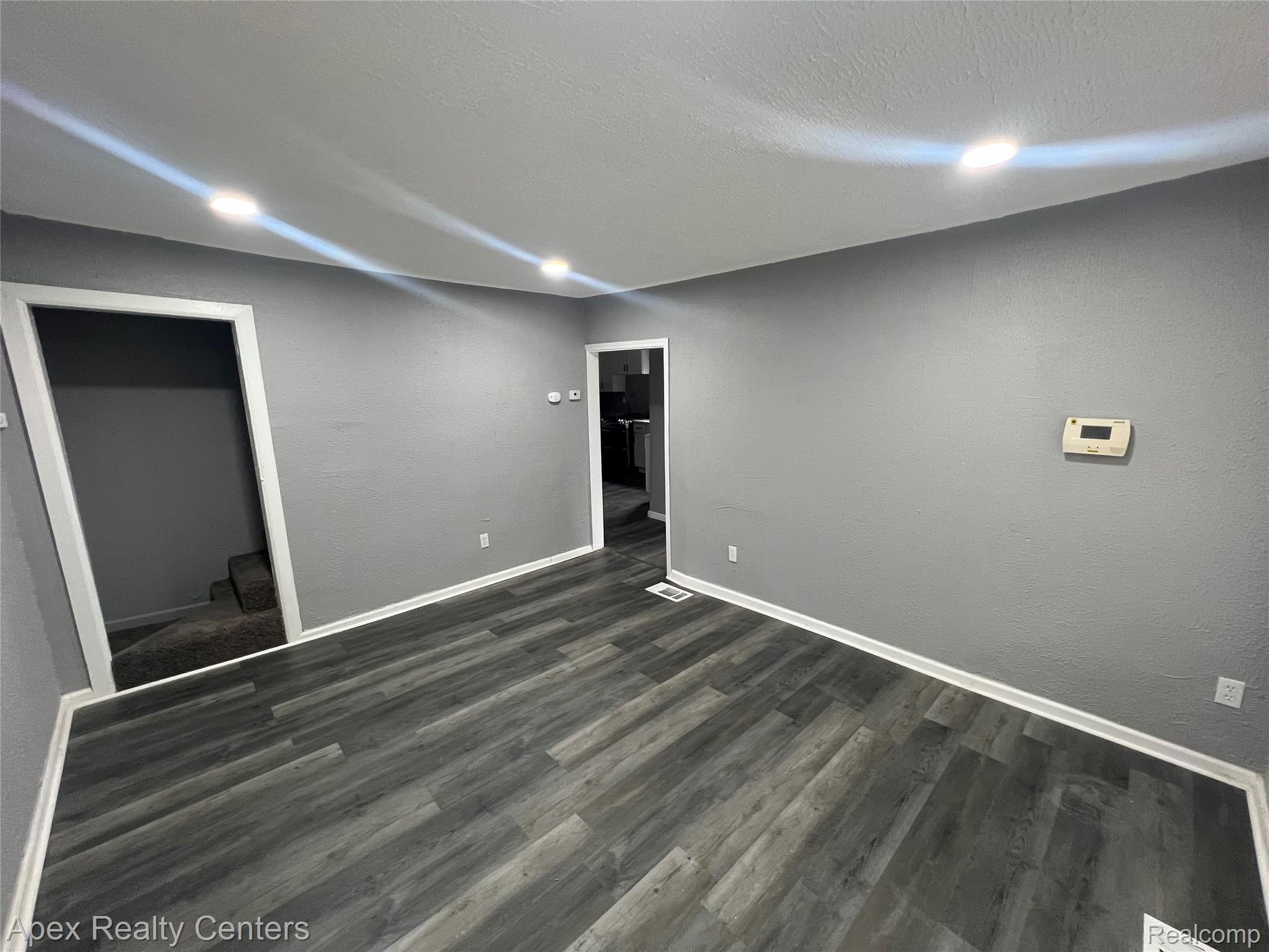 20411 Washburn Street Property Photo 6