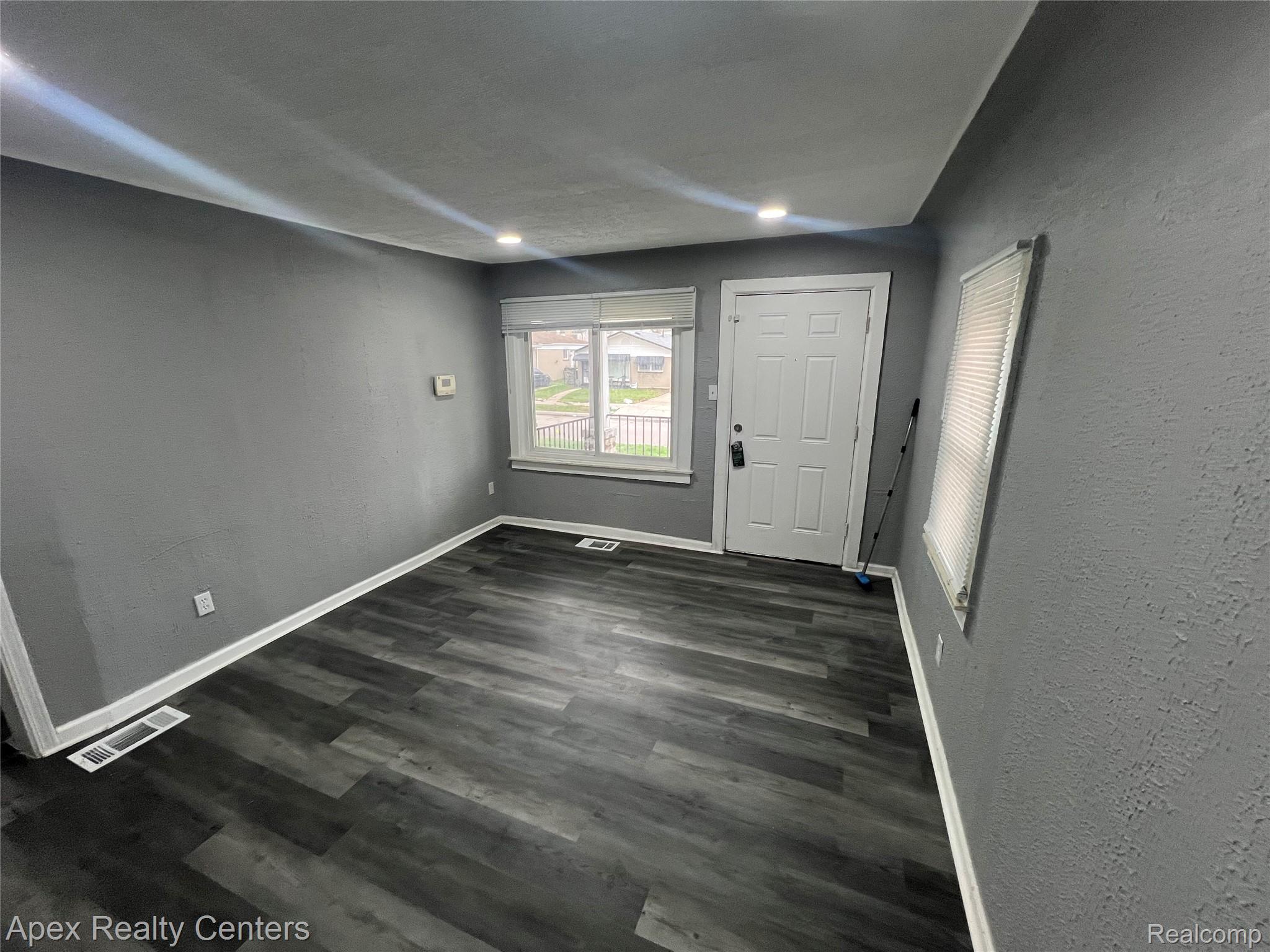 20411 Washburn Street Property Photo 7