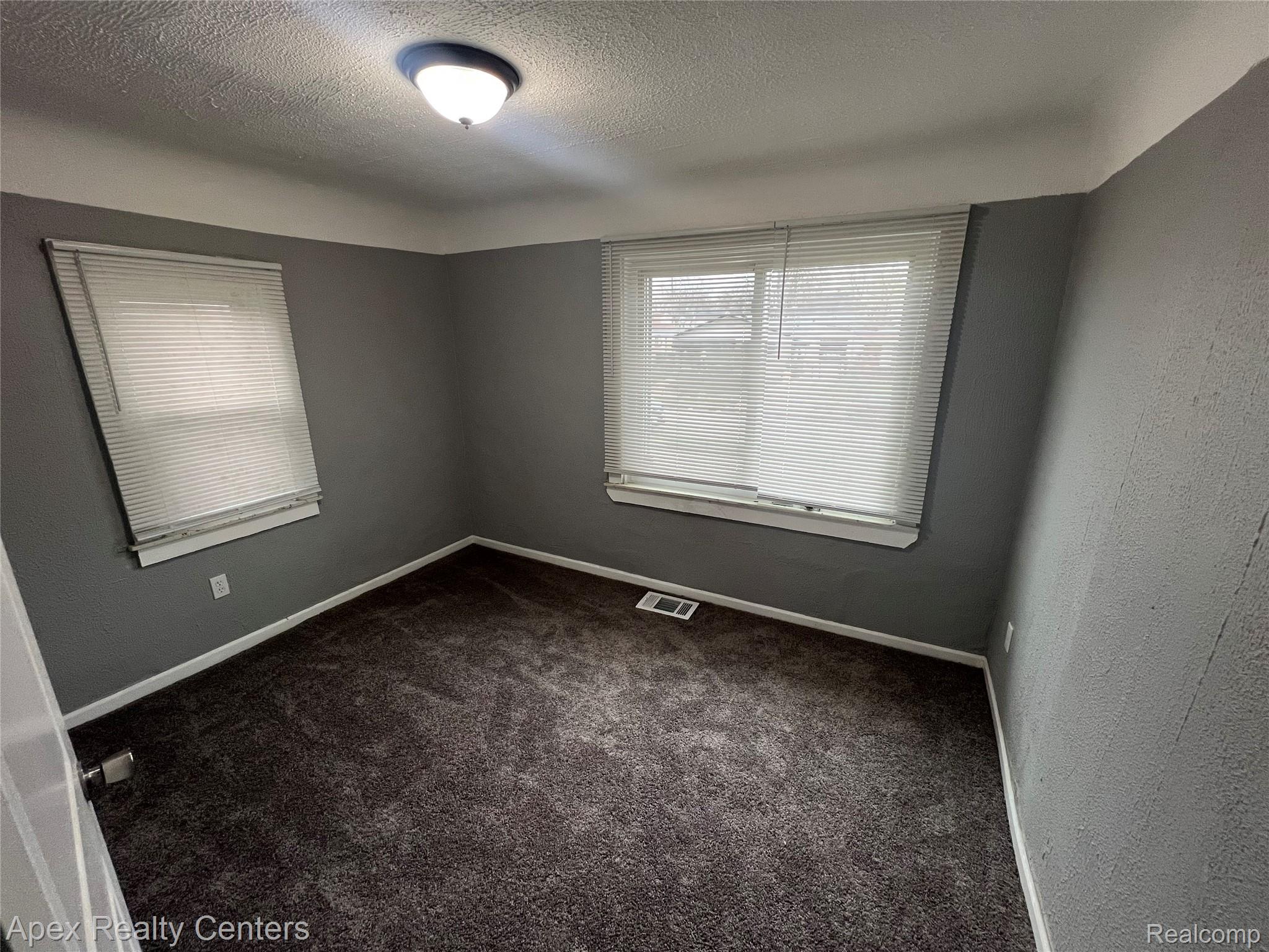 20411 Washburn Street Property Photo 8
