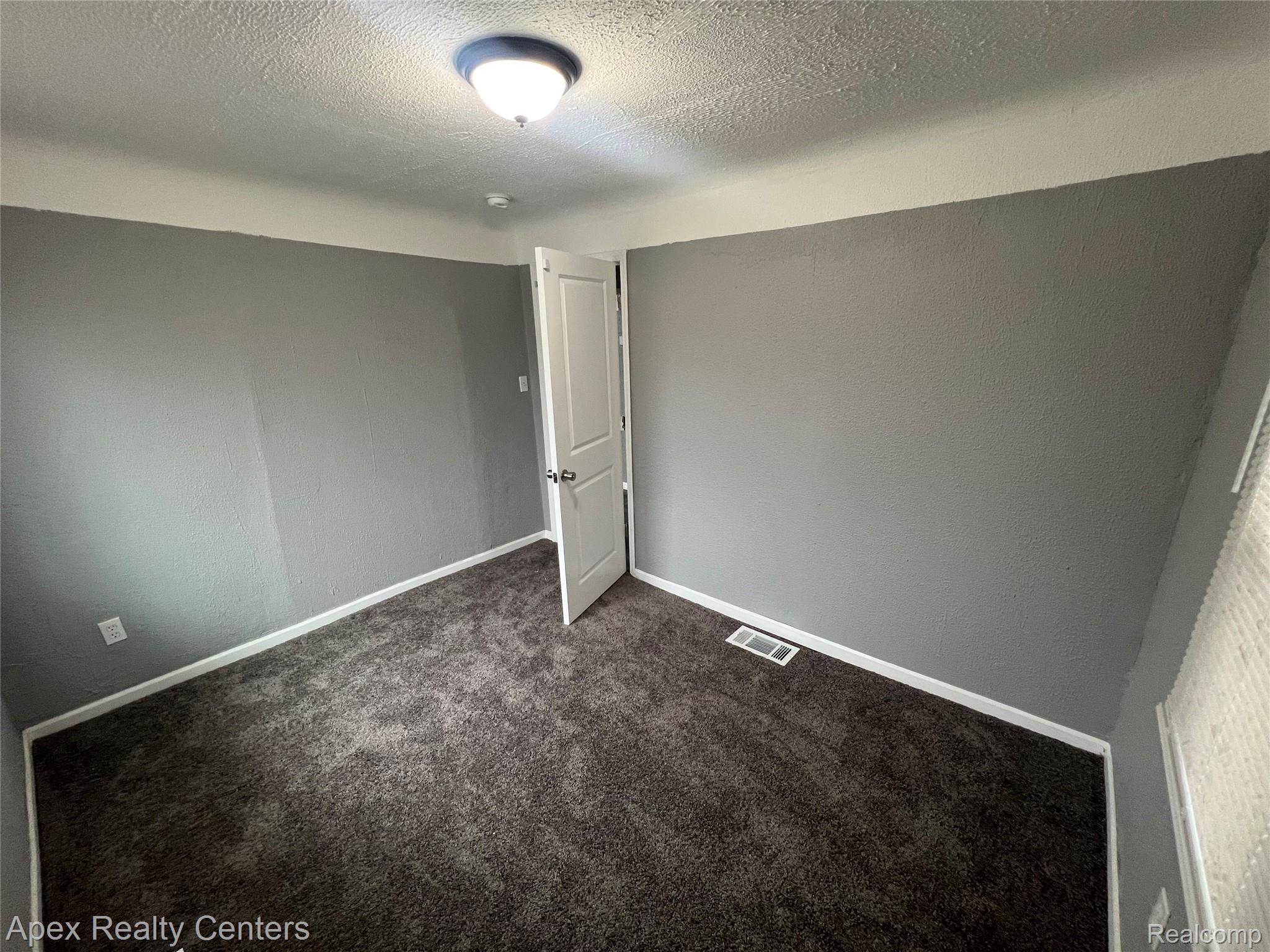 20411 Washburn Street Property Photo 9