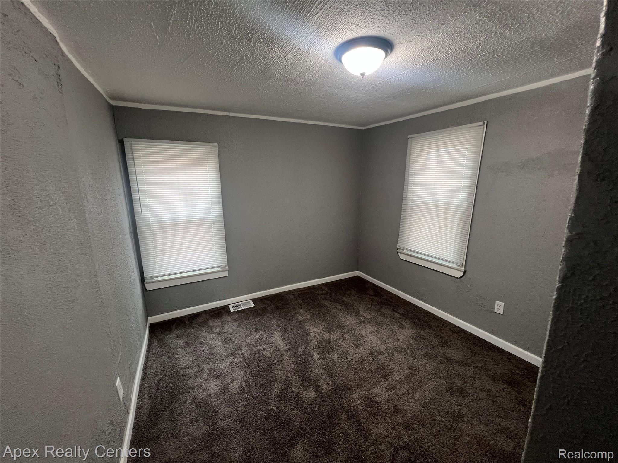 20411 Washburn Street Property Photo 17