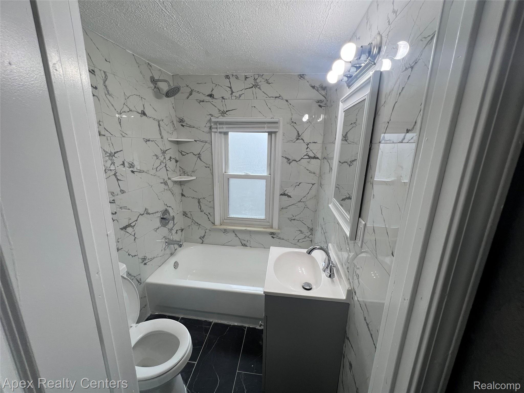 20411 Washburn Street Property Photo 22