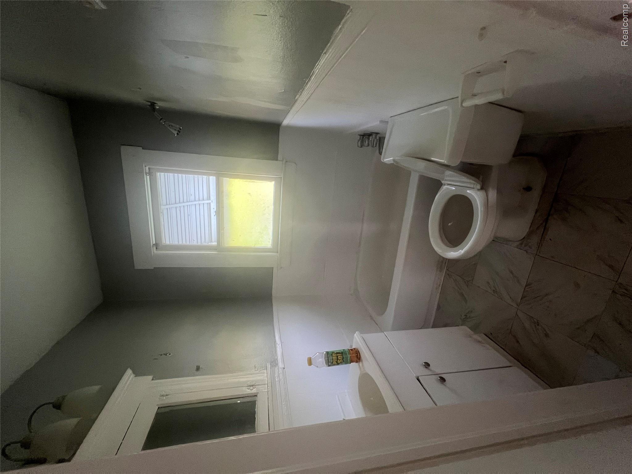 6147 Sheridan Street Property Photo 6