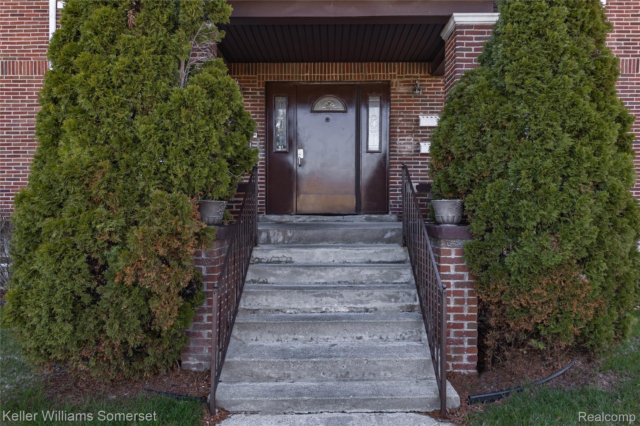 13660 Ohio Street Property Photo 5