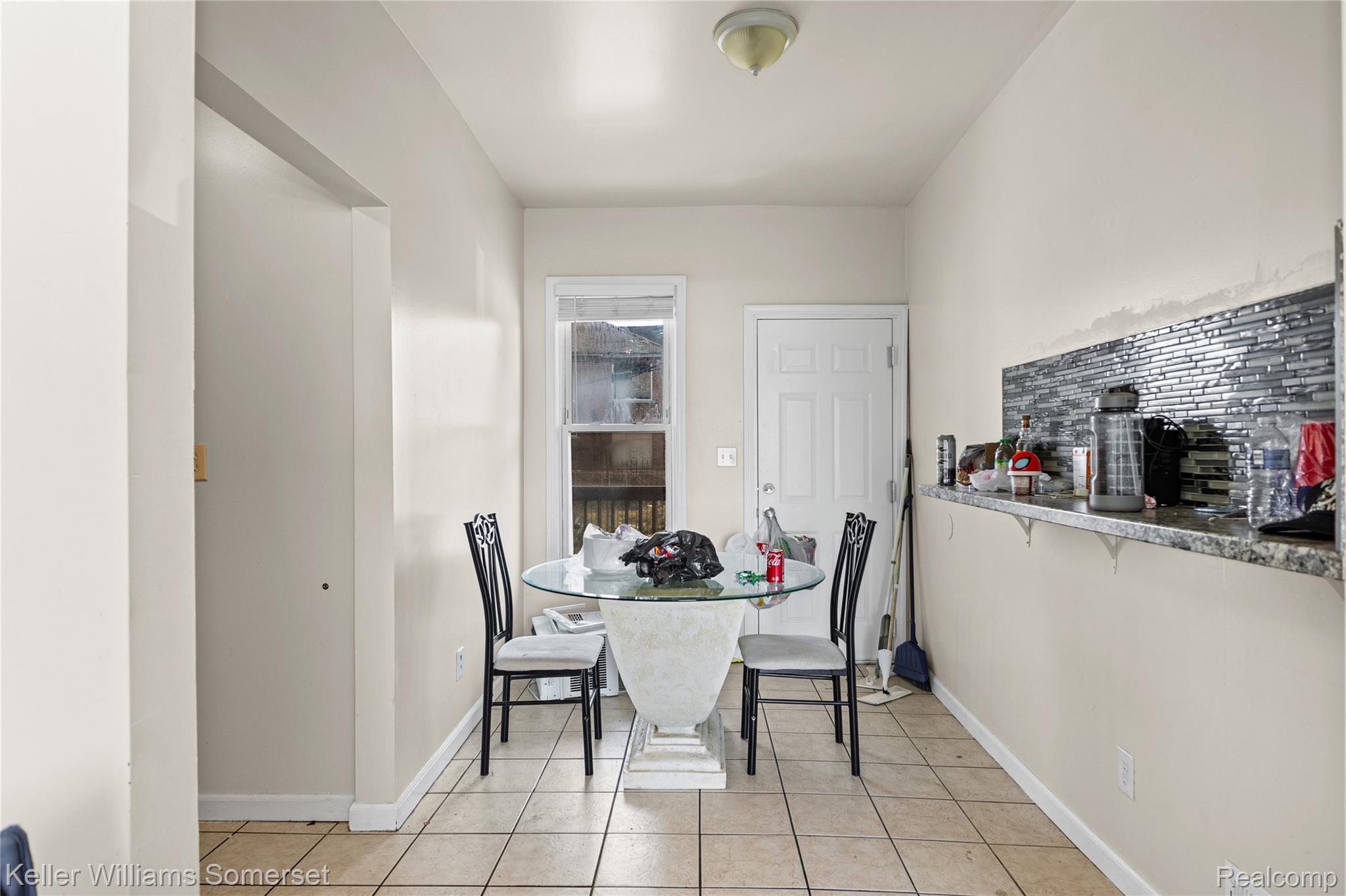 13660 Ohio Street Property Photo 9