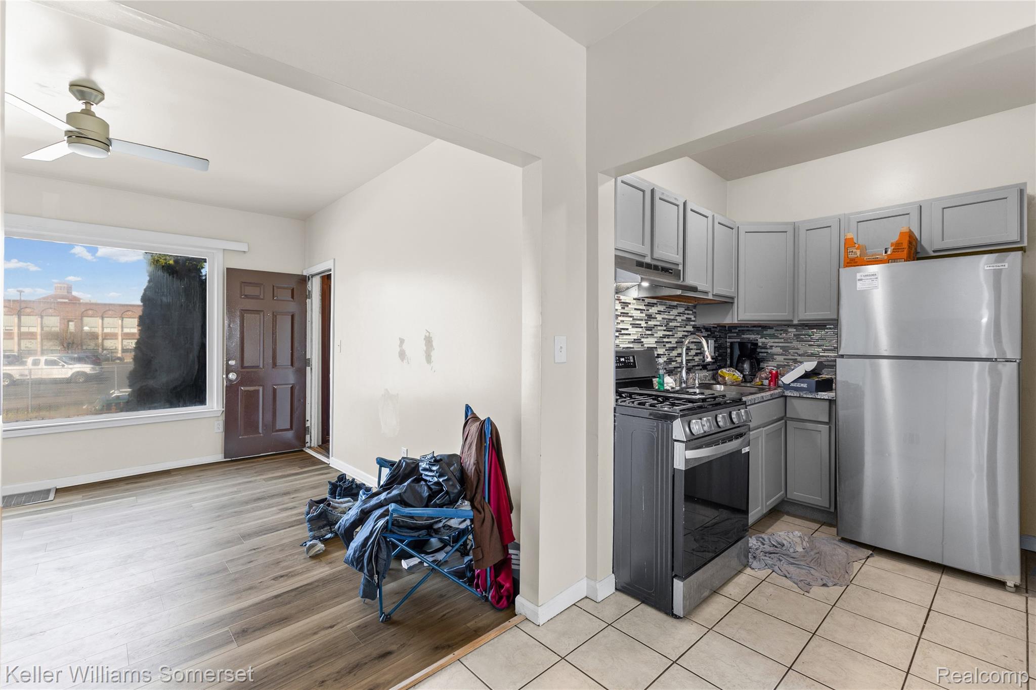 13660 Ohio Street Property Photo 10