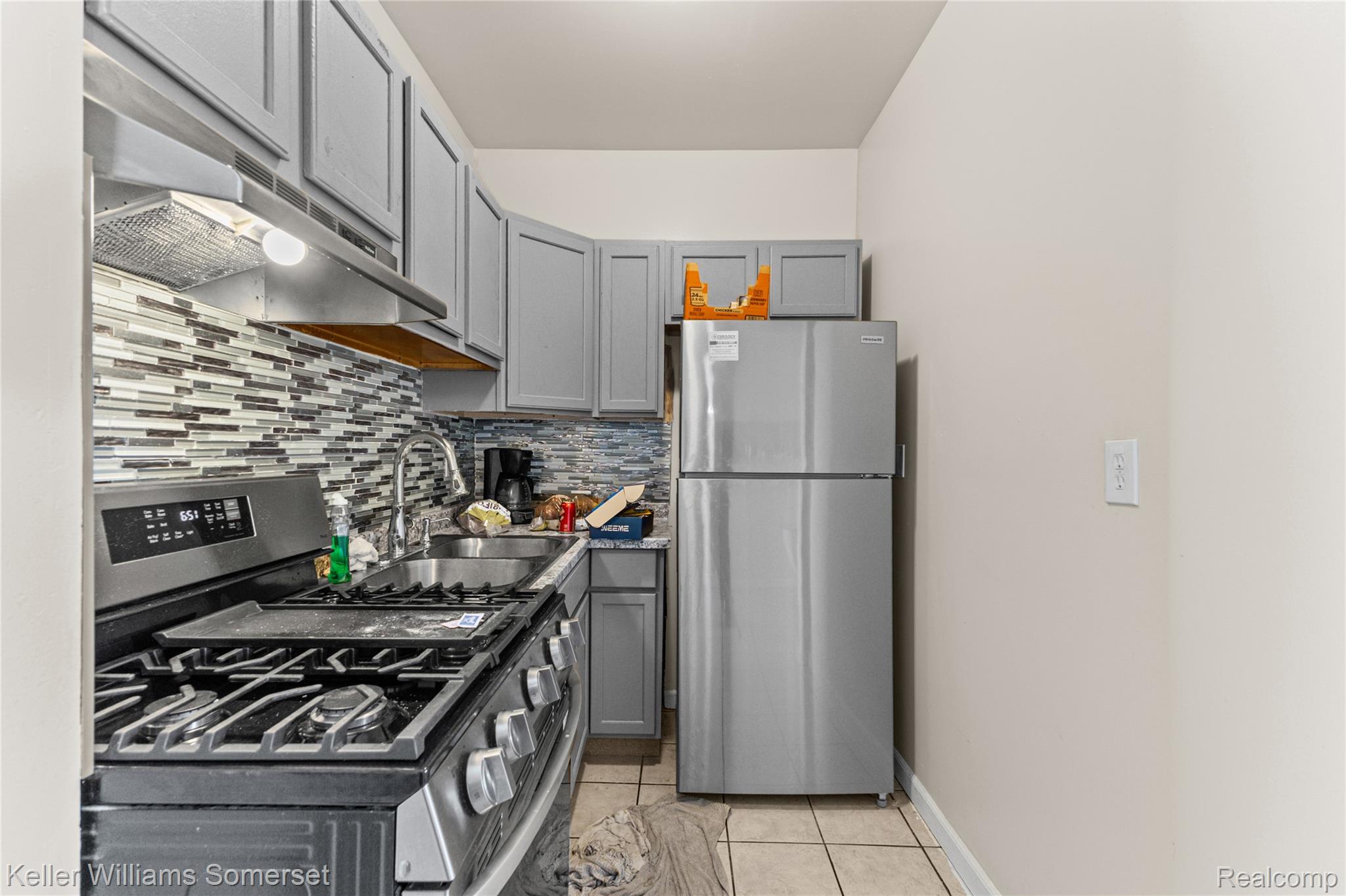 13660 Ohio Street Property Photo 11