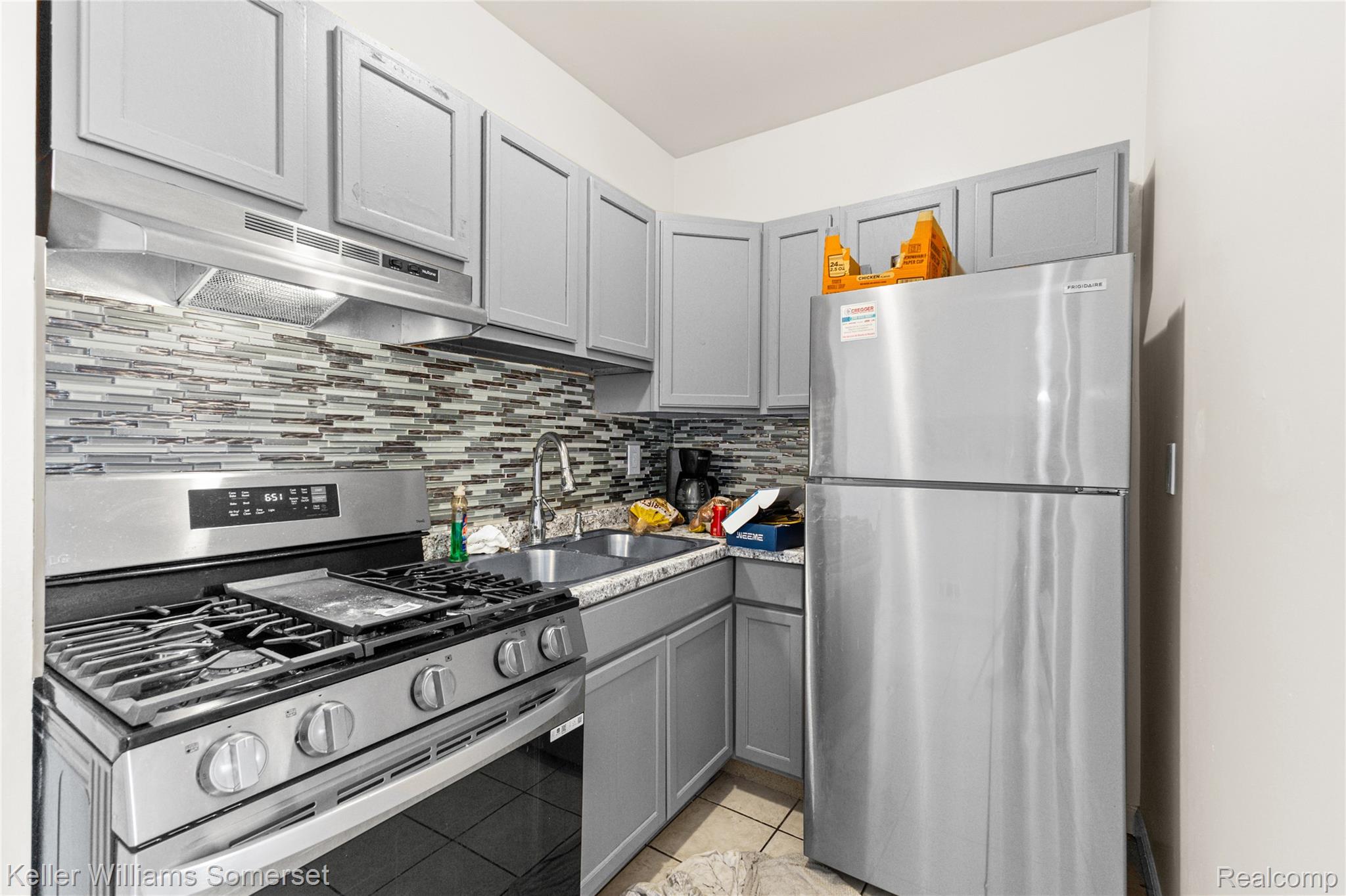 13660 Ohio Street Property Photo 12