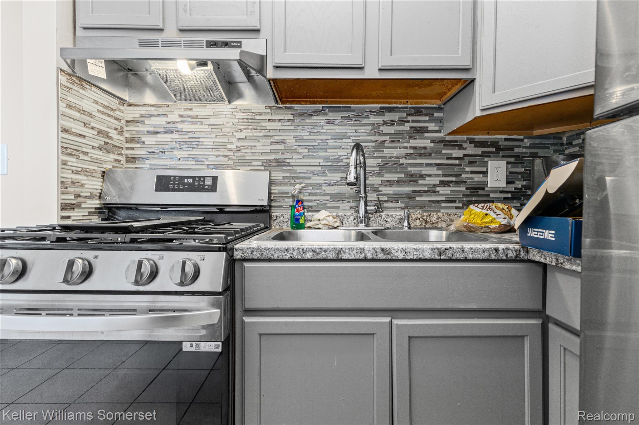 13660 Ohio Street Property Photo 13