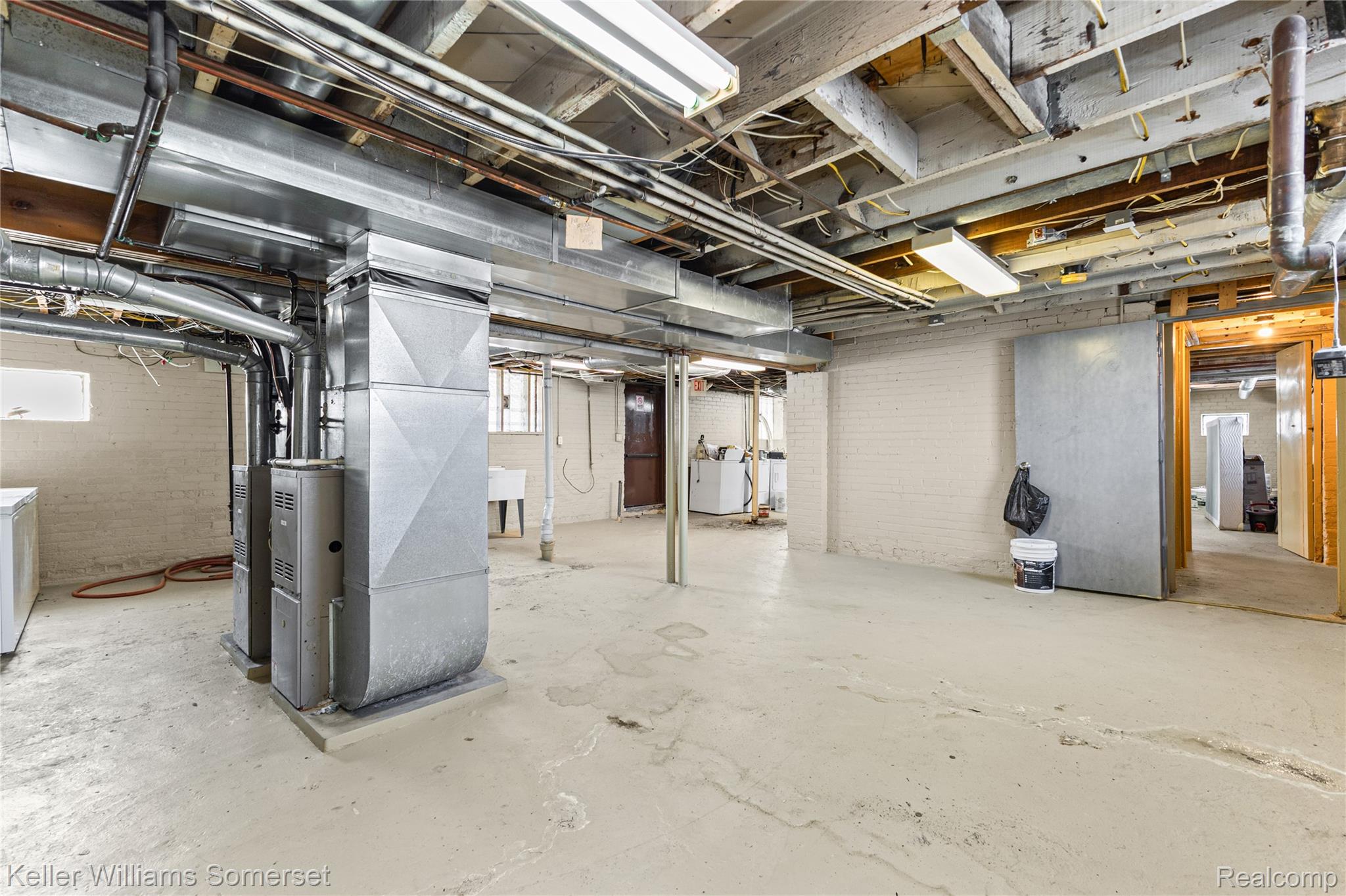 13660 Ohio Street Property Photo 24